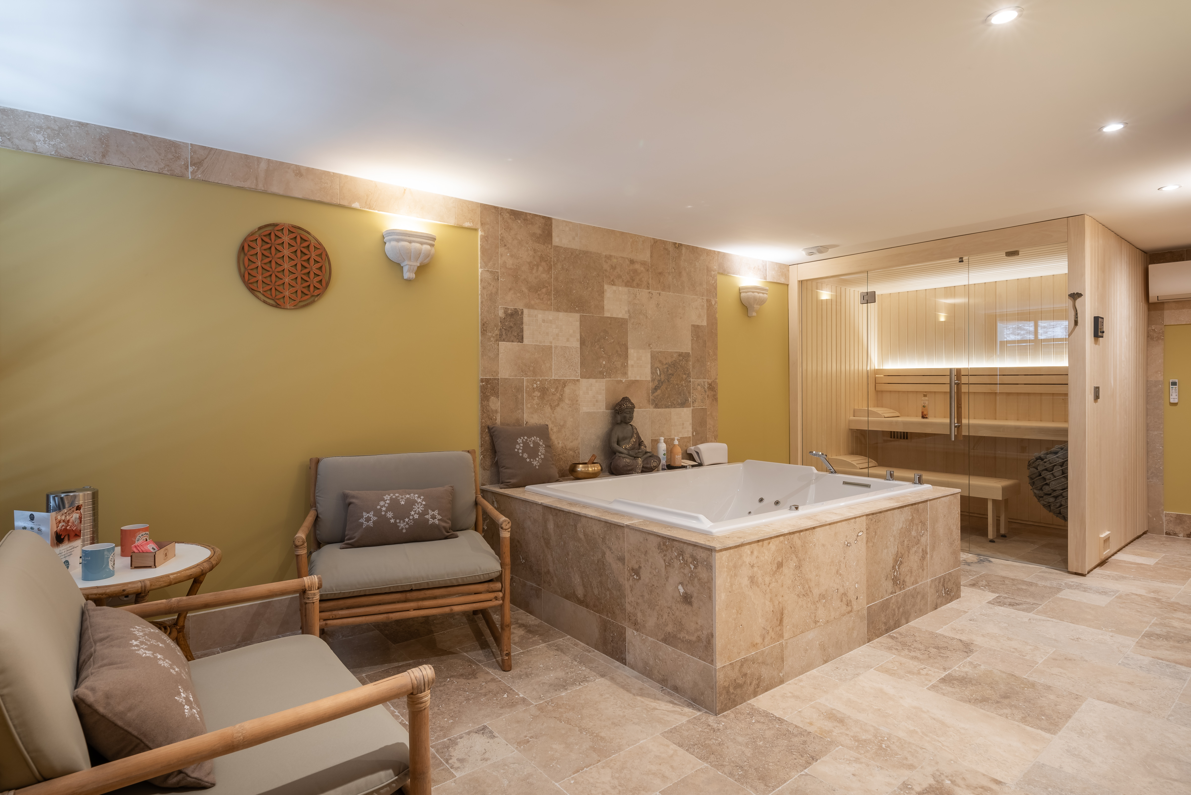 Le Cellier & Spa — Suite avec spa à Saint-Georges-de-Commiers (Isère) à Saint-Georges-de-Commiers — vue intérieure