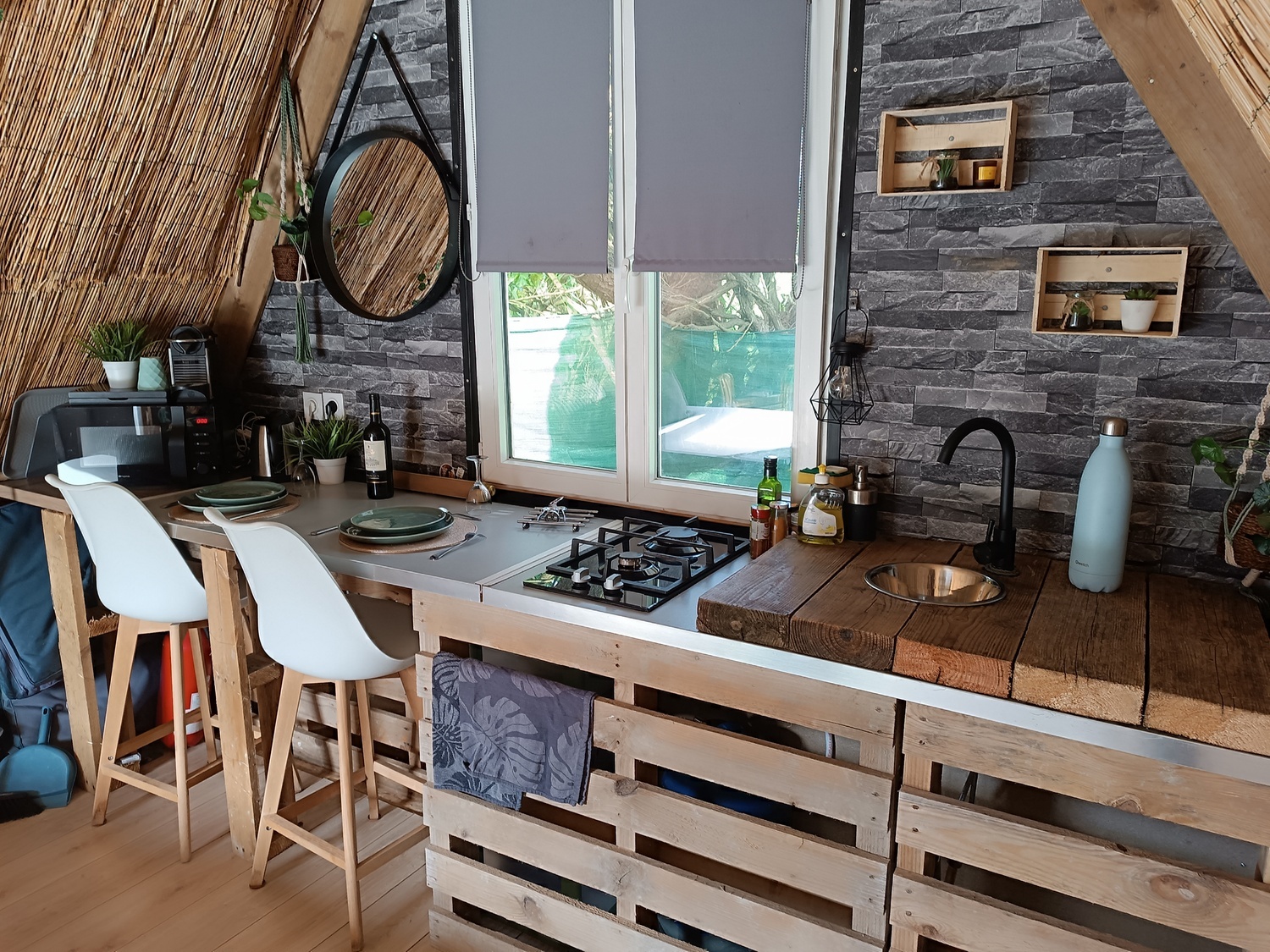 La cabane du phare du Minou : une expérience immersive en Bretagne à Plouzané — cuisine