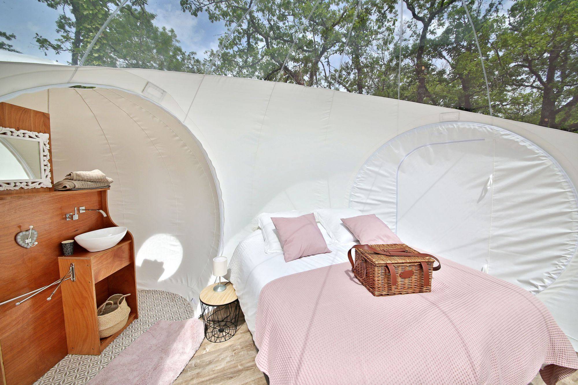 Bull'Aphrodite & Spa : une bulle d'évasion en pleine nature à Cahuzac Sur Vère — salle de bain