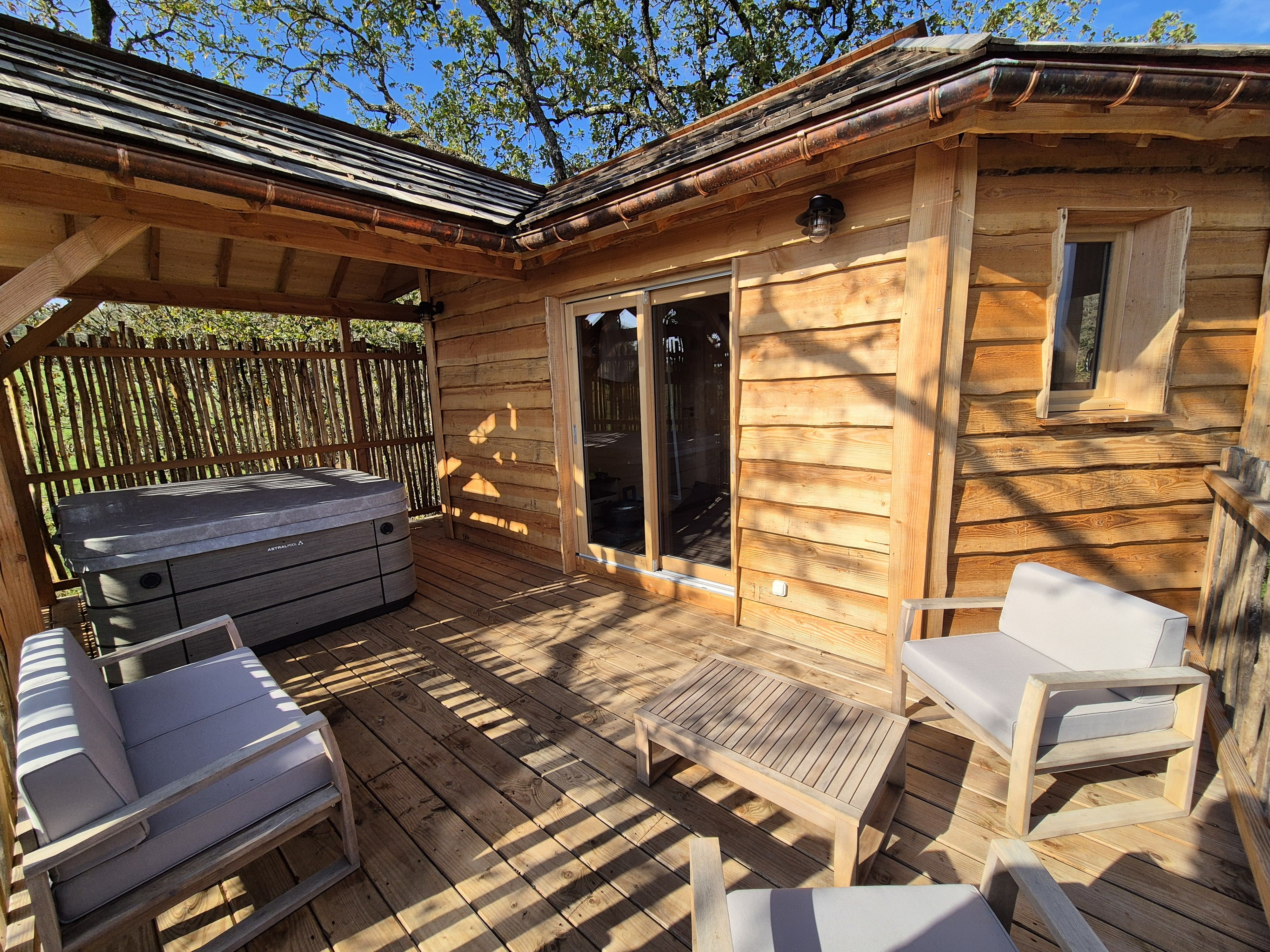 La Cabane des Nids en Périgord — Nuit perchée avec spa à 7m en Dordogne à Périgueux — chambre