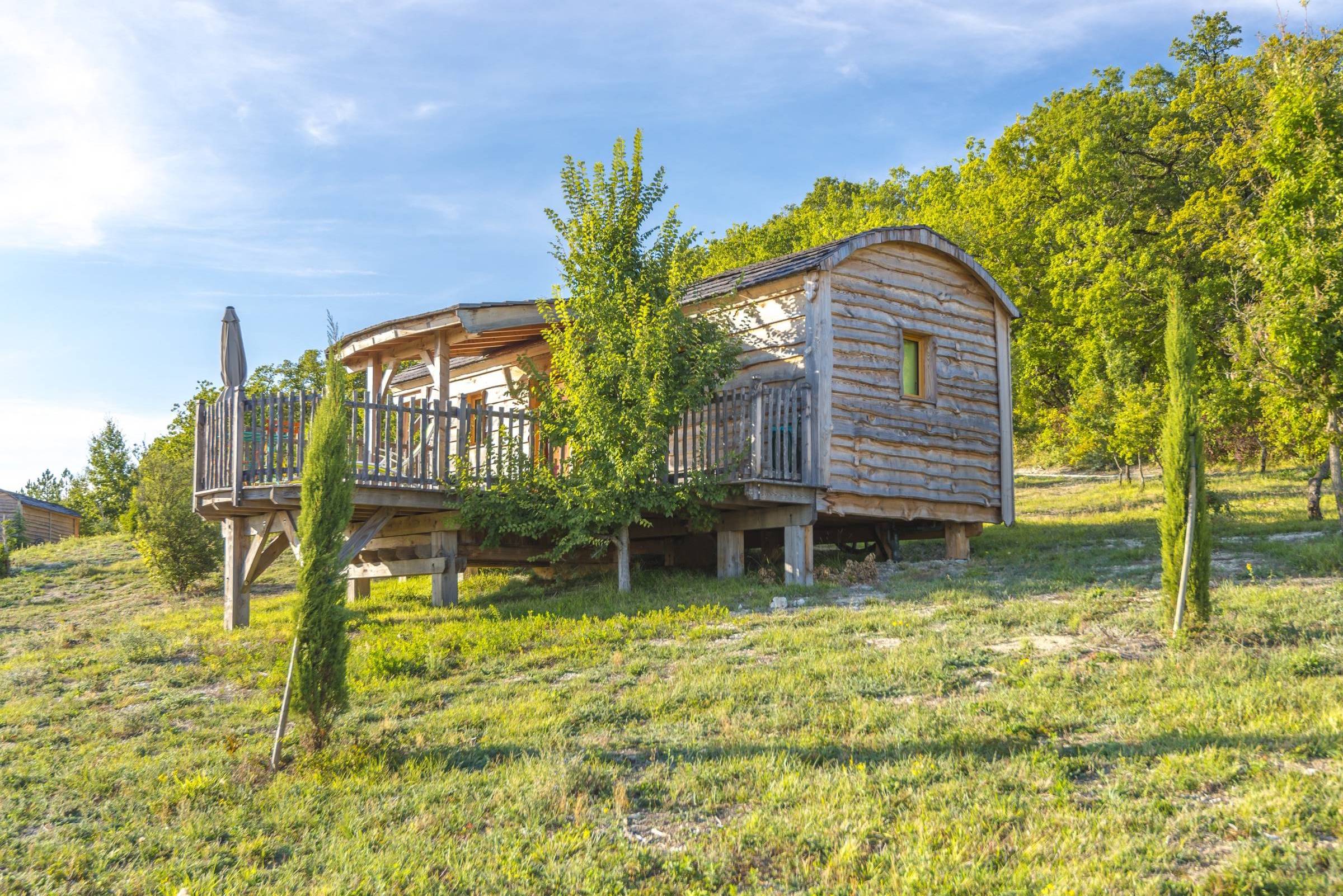 Cabane Spa des Daims : une évasion suspendue en Aquitaine à Clairac — salle de bain
