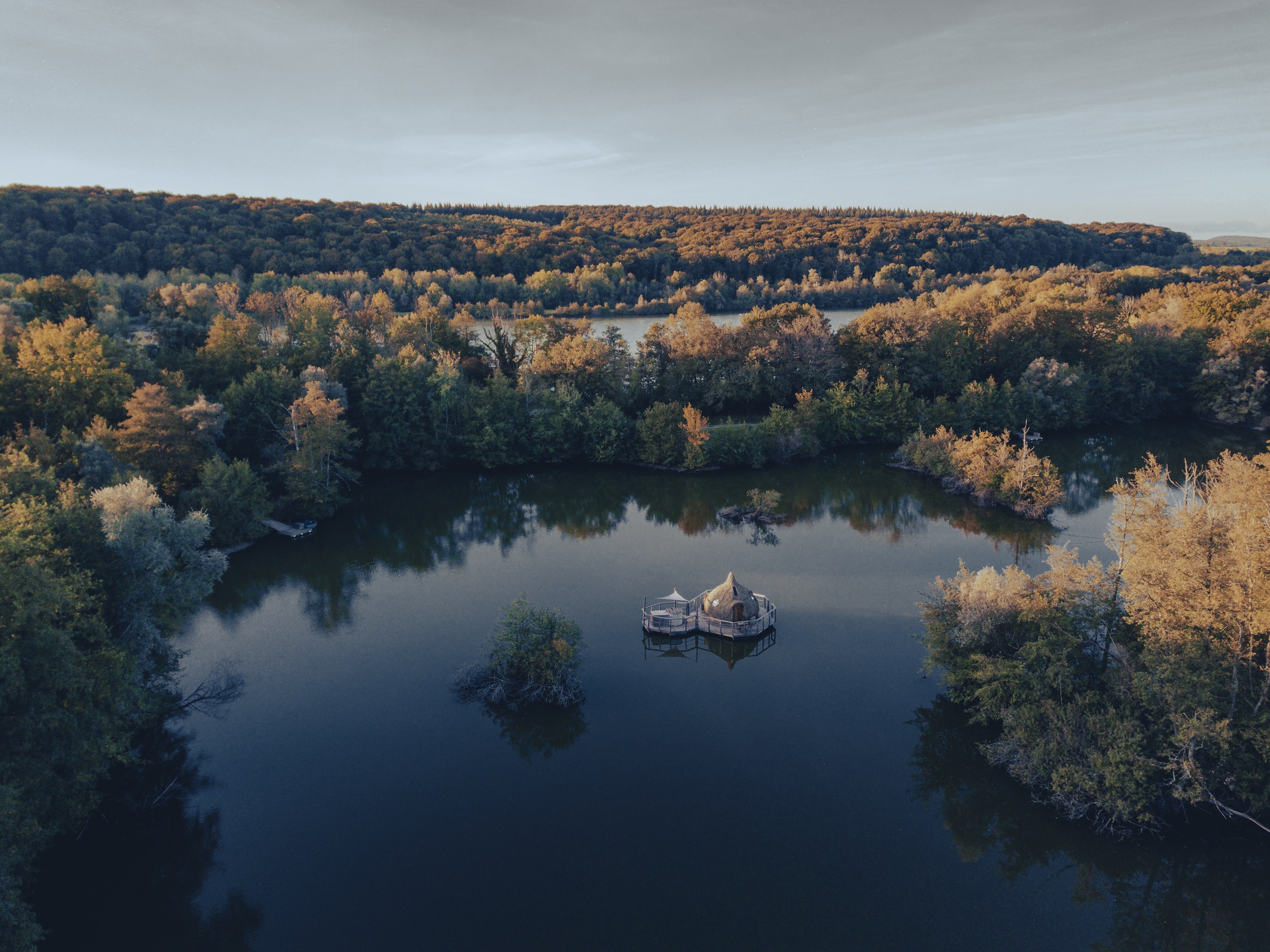 Cabane Spa Neptune : une évasion flottante en Franche-Comté à Chassey-Lès-Montbozon — espace de vie