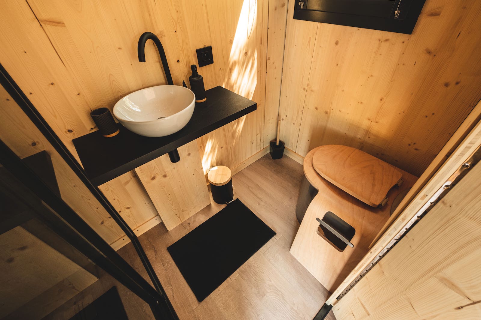 Une escapade unique dans une tiny house au cœur de la Provence à Trets — salle de bain