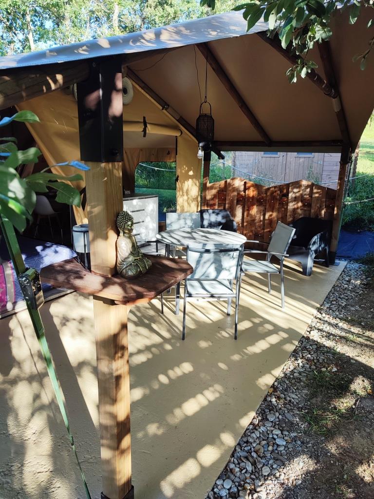 Tente Lodge Cassis : une immersion au cœur de la nature à Dun — espace de vie