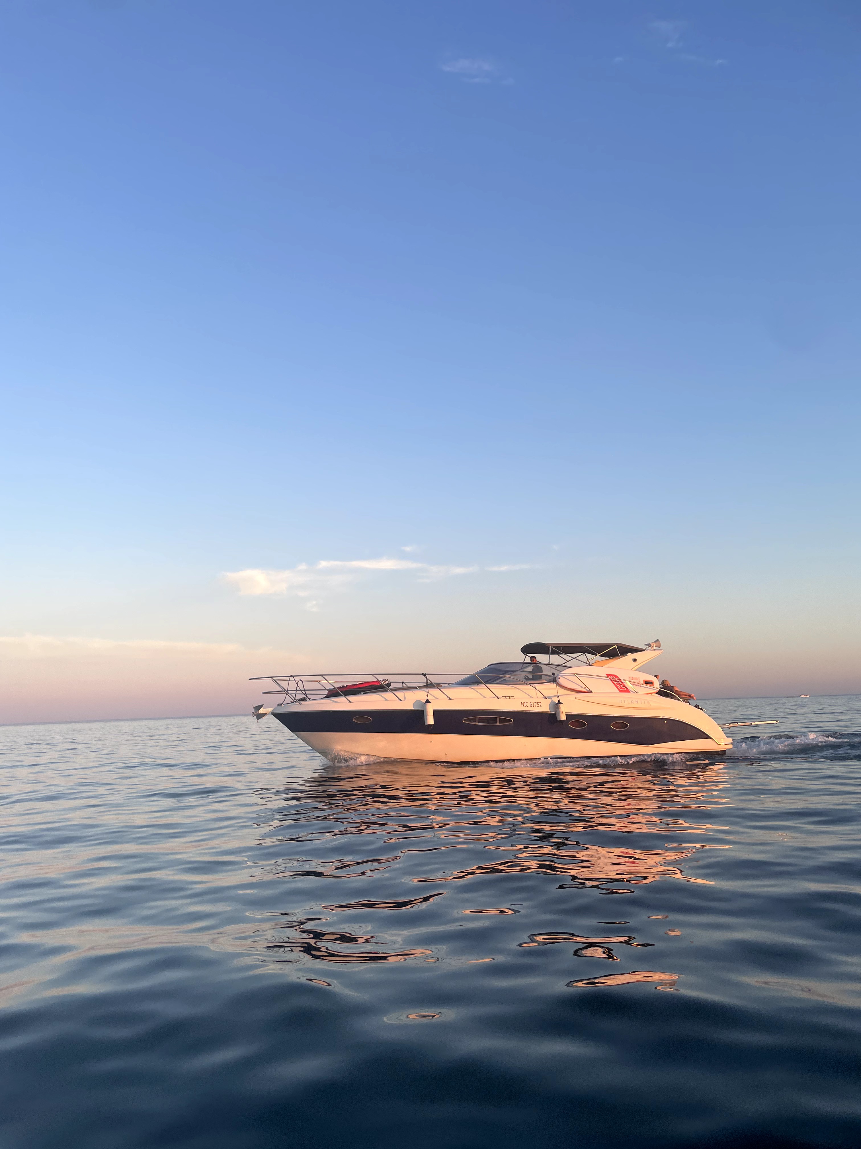 Harmonie Yacht — Péniche avec spa à Carnon (Hérault) — Péniche à Mauguio