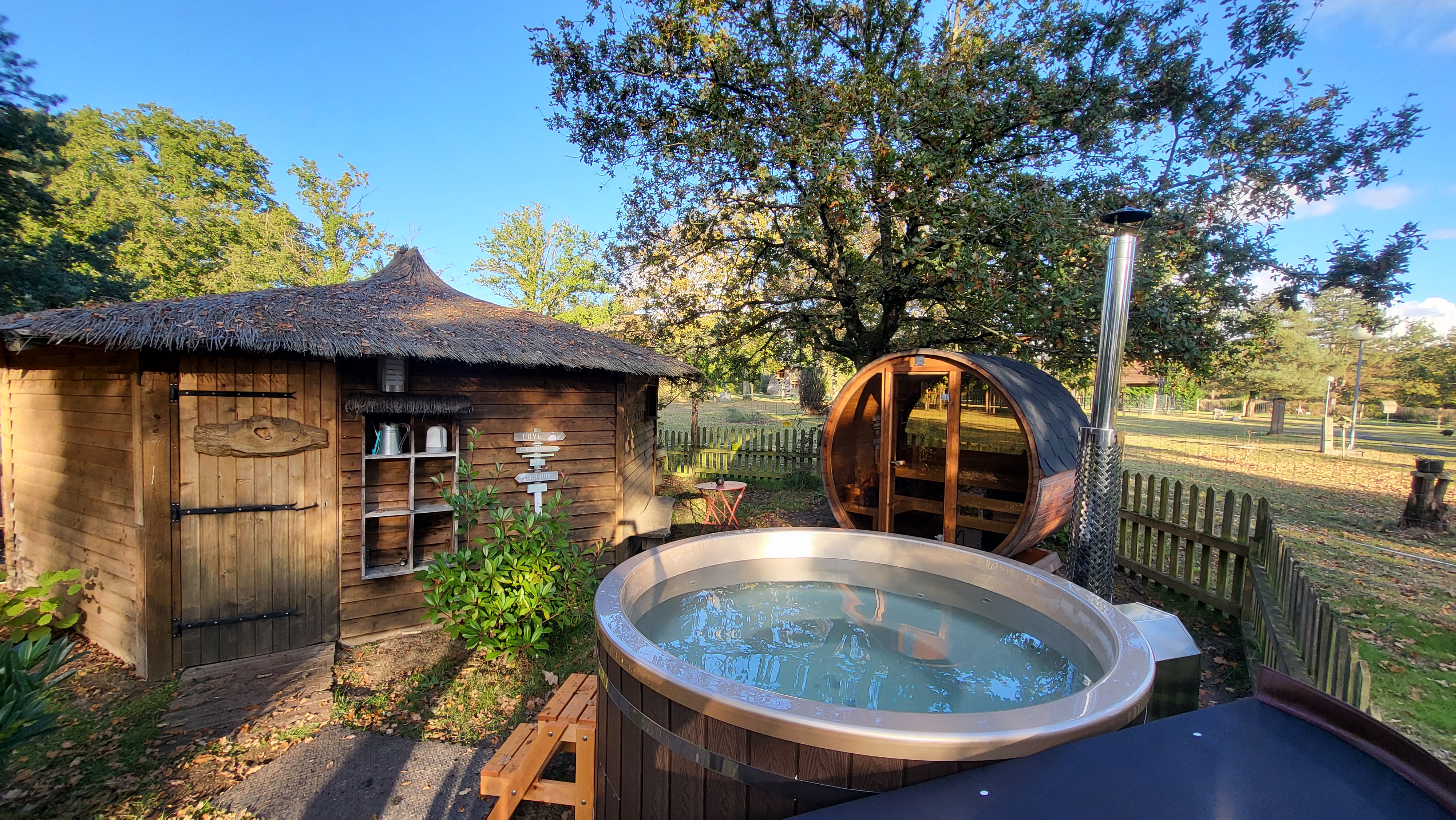 Une cabane SPA & SAUNA au cœur de la Picardie à Fere En Tardenois — chambre