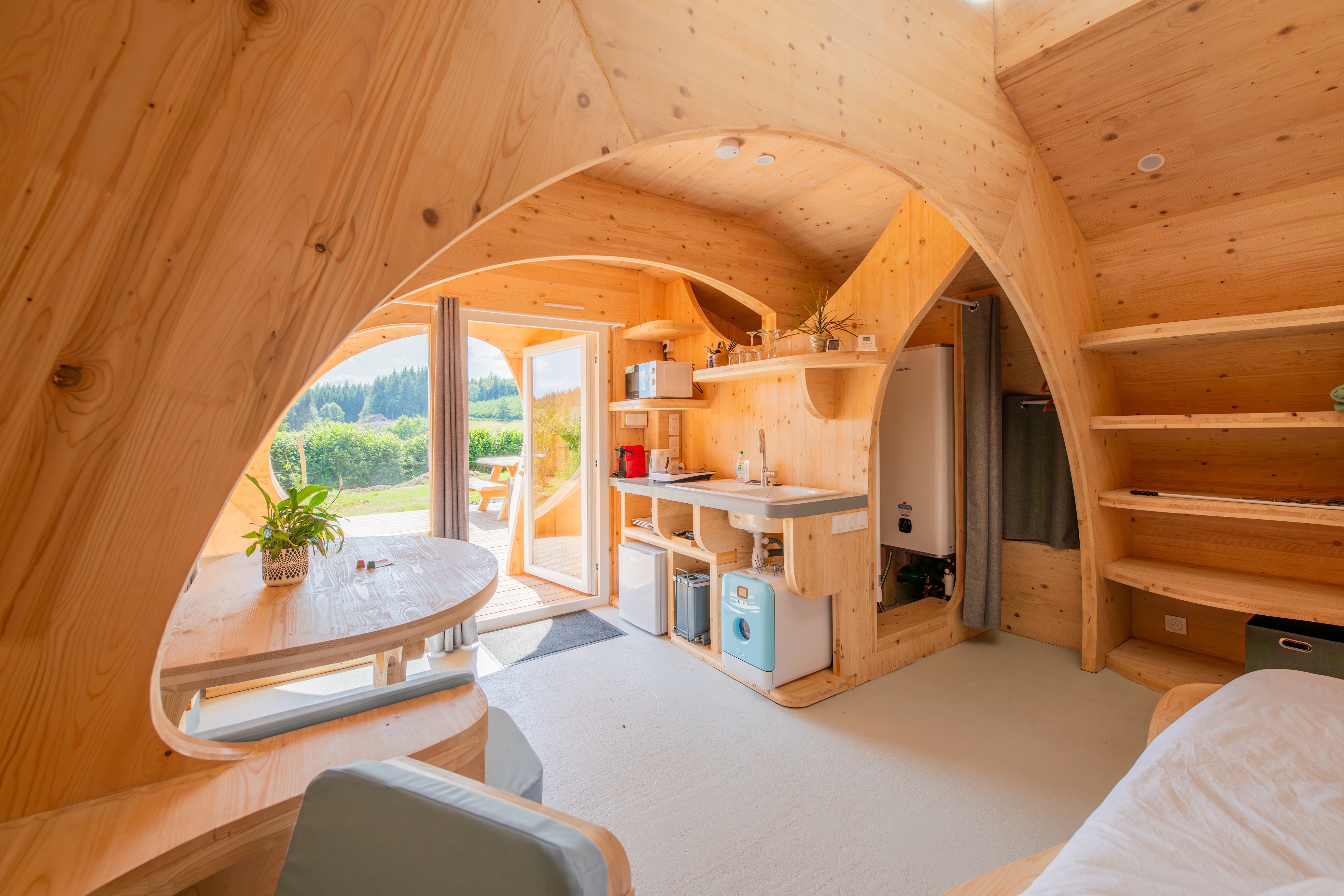Nid merisier : une cabane végétalisée au cœur du Limousin