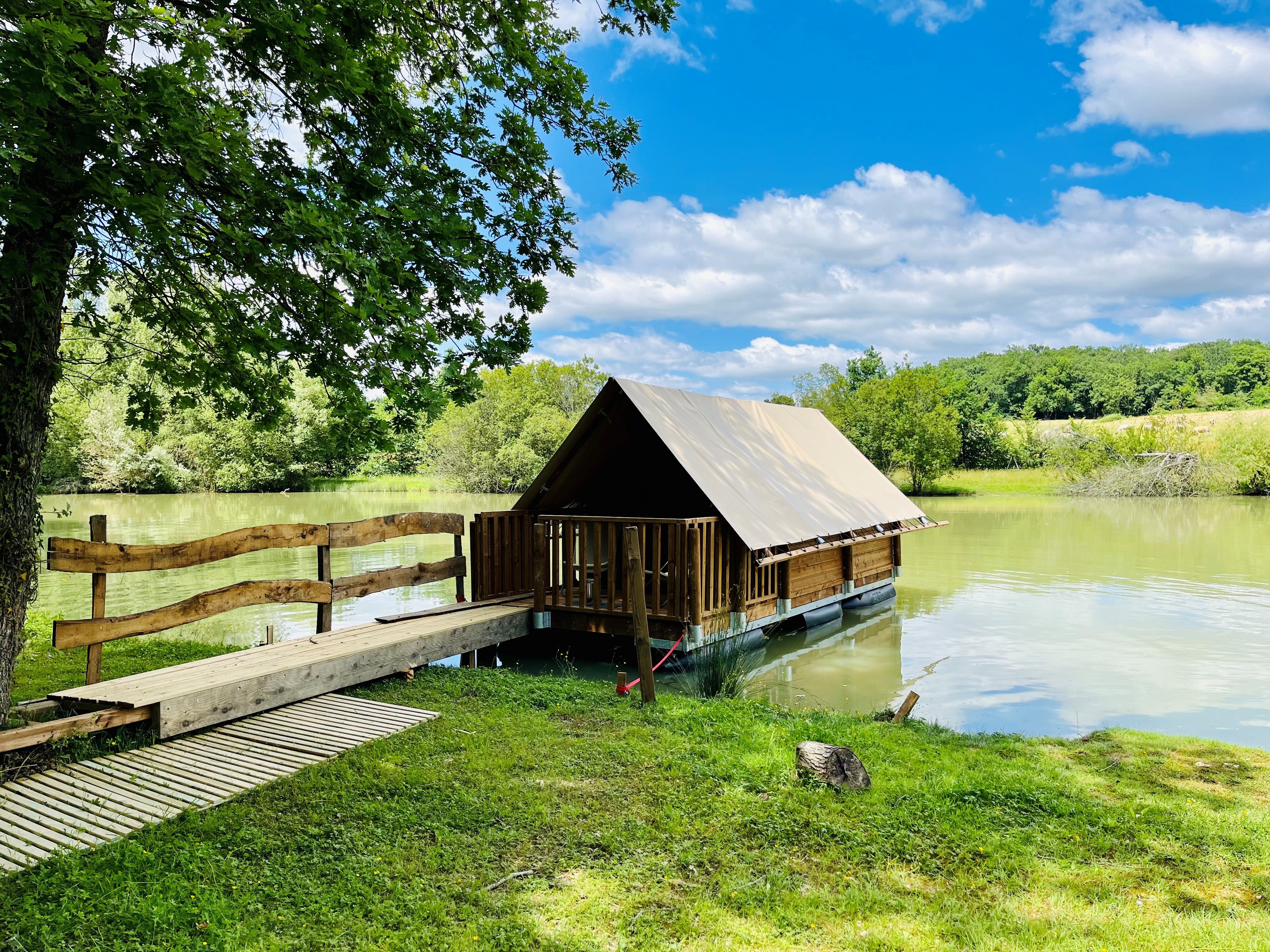 La p'tite Cabane flottante — Cabane sur pilotis avec spa à Gers