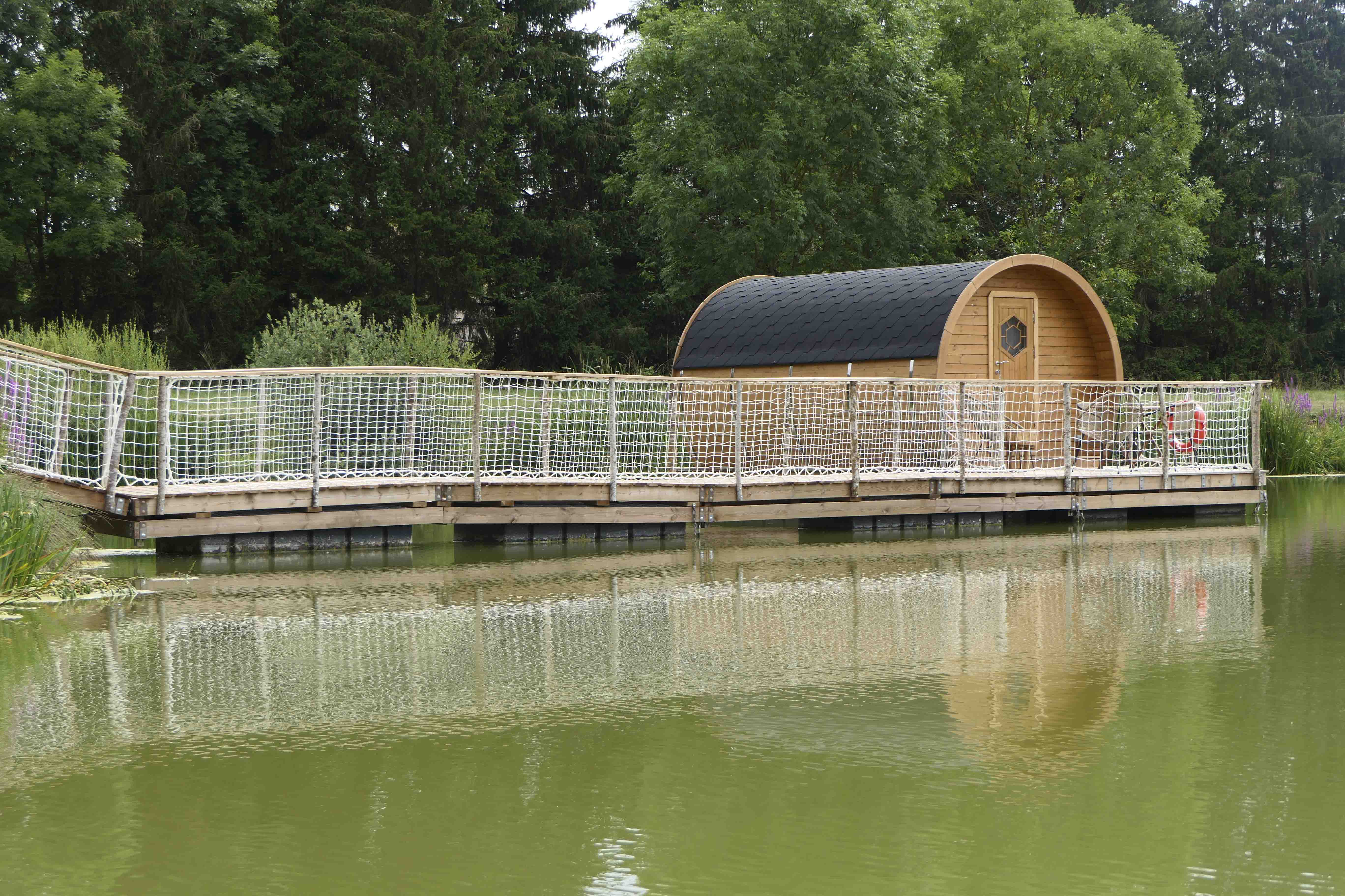 Cabane Le Forestier : une expérience flottante en Lorraine à Givrauval — vue depuis la terrasse
