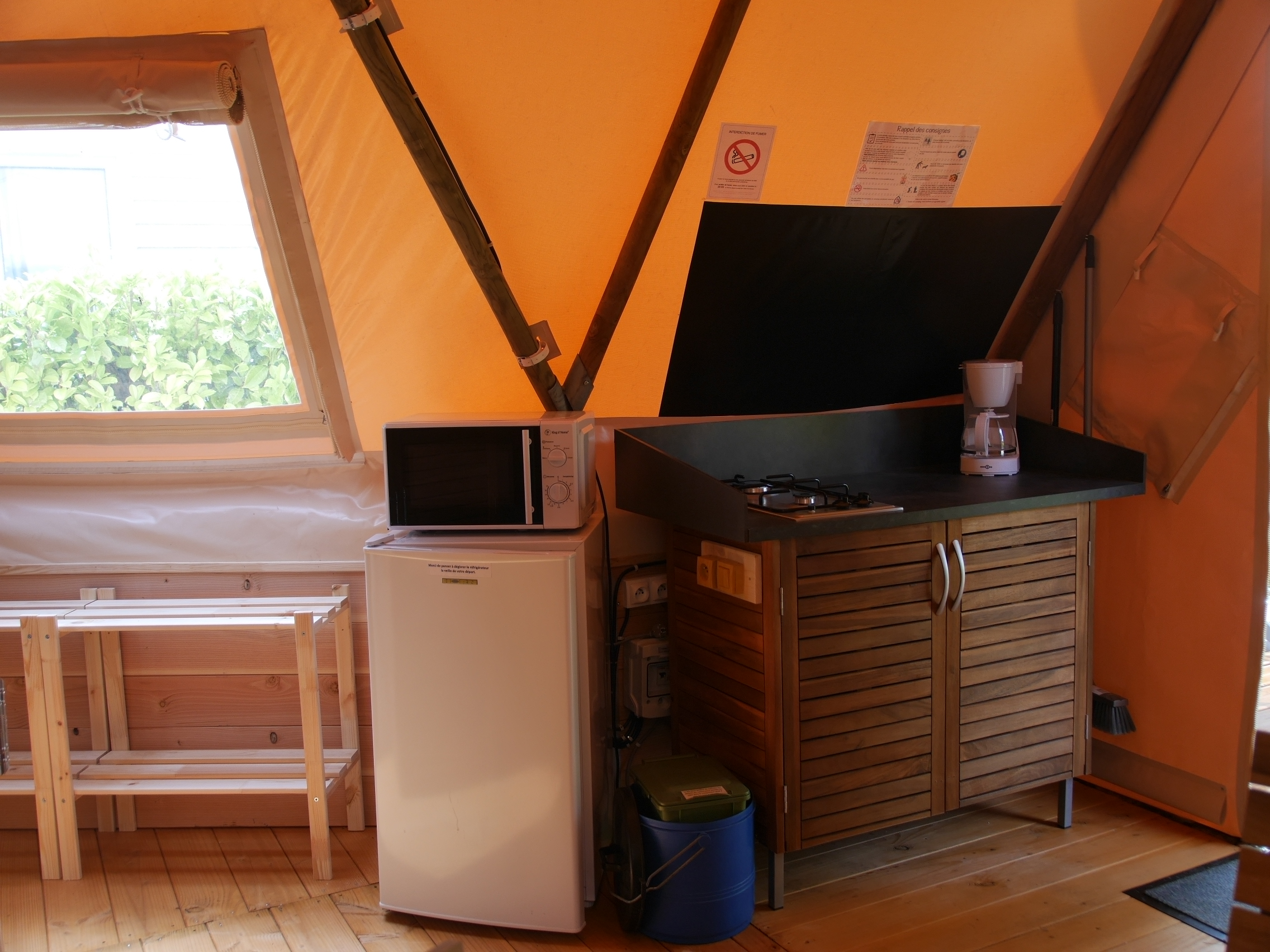 Vivez l'expérience unique du Tipi Maya en Charente-Maritime à Surgères — vue depuis la terrasse