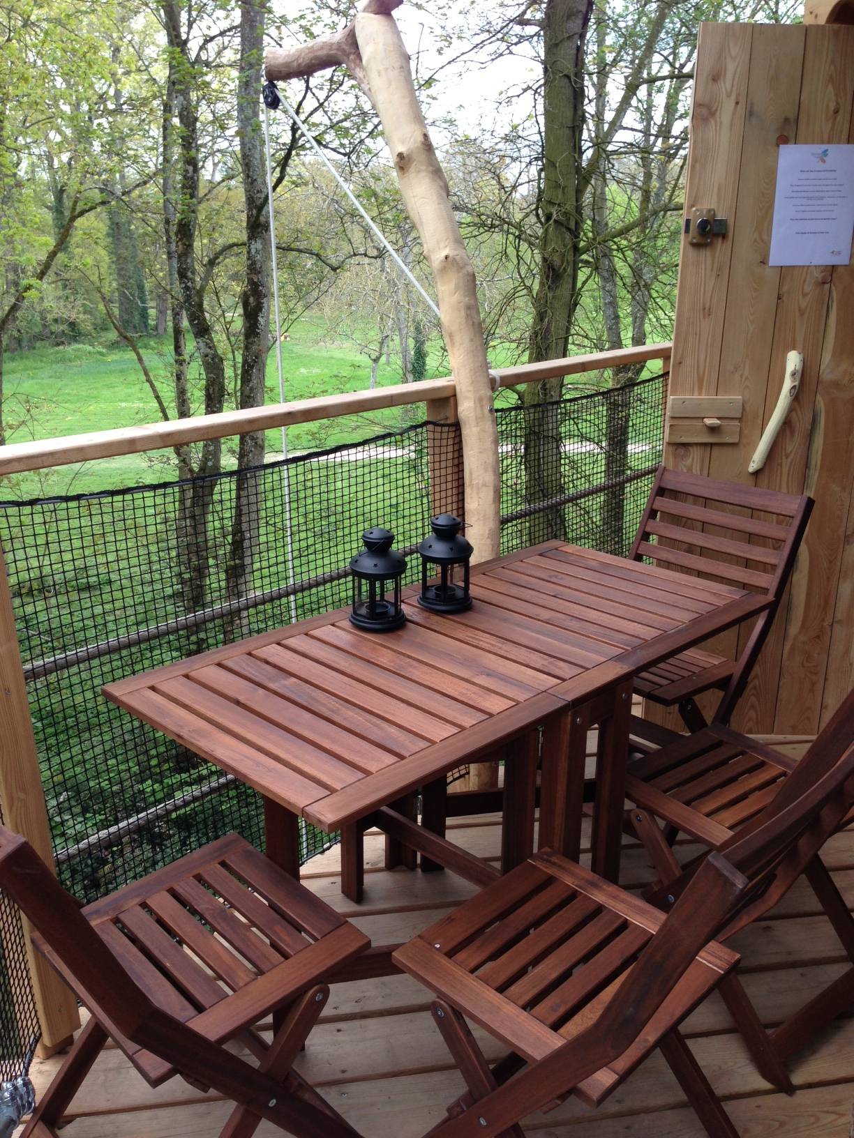 L'aventurière — Cabane dans les arbres avec spa à 7m en Maine-et-Loire à Les Garennes Sur Loire — espace de vie