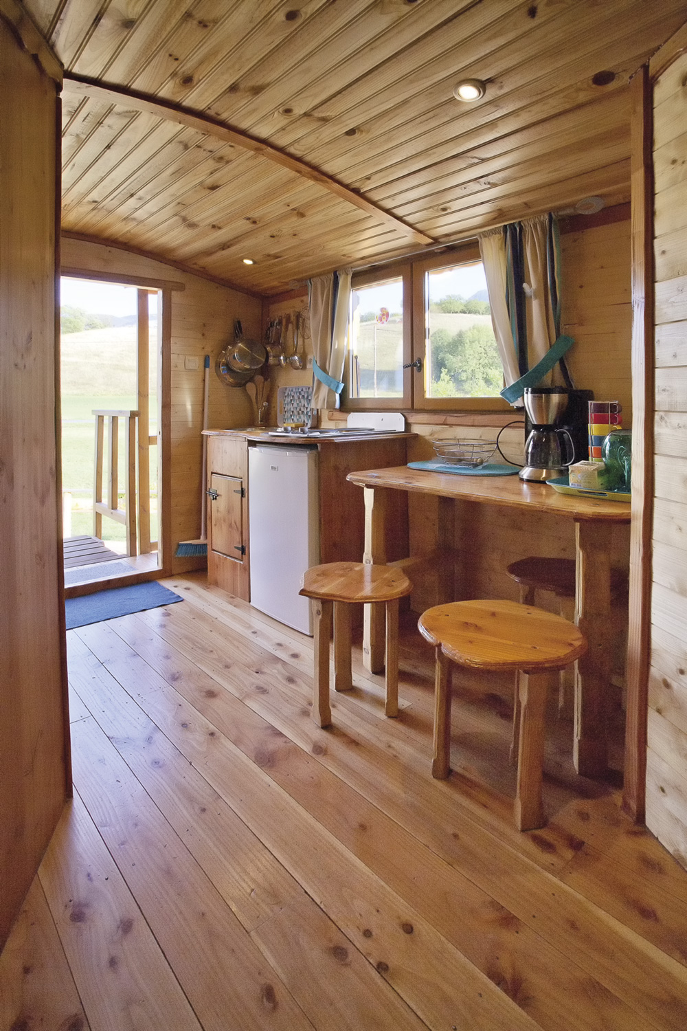 Roulotte Maquisarde — Séjour bohème avec spa à Vercors (Drôme) à Saint-Jean-En-Royans — salle de bain