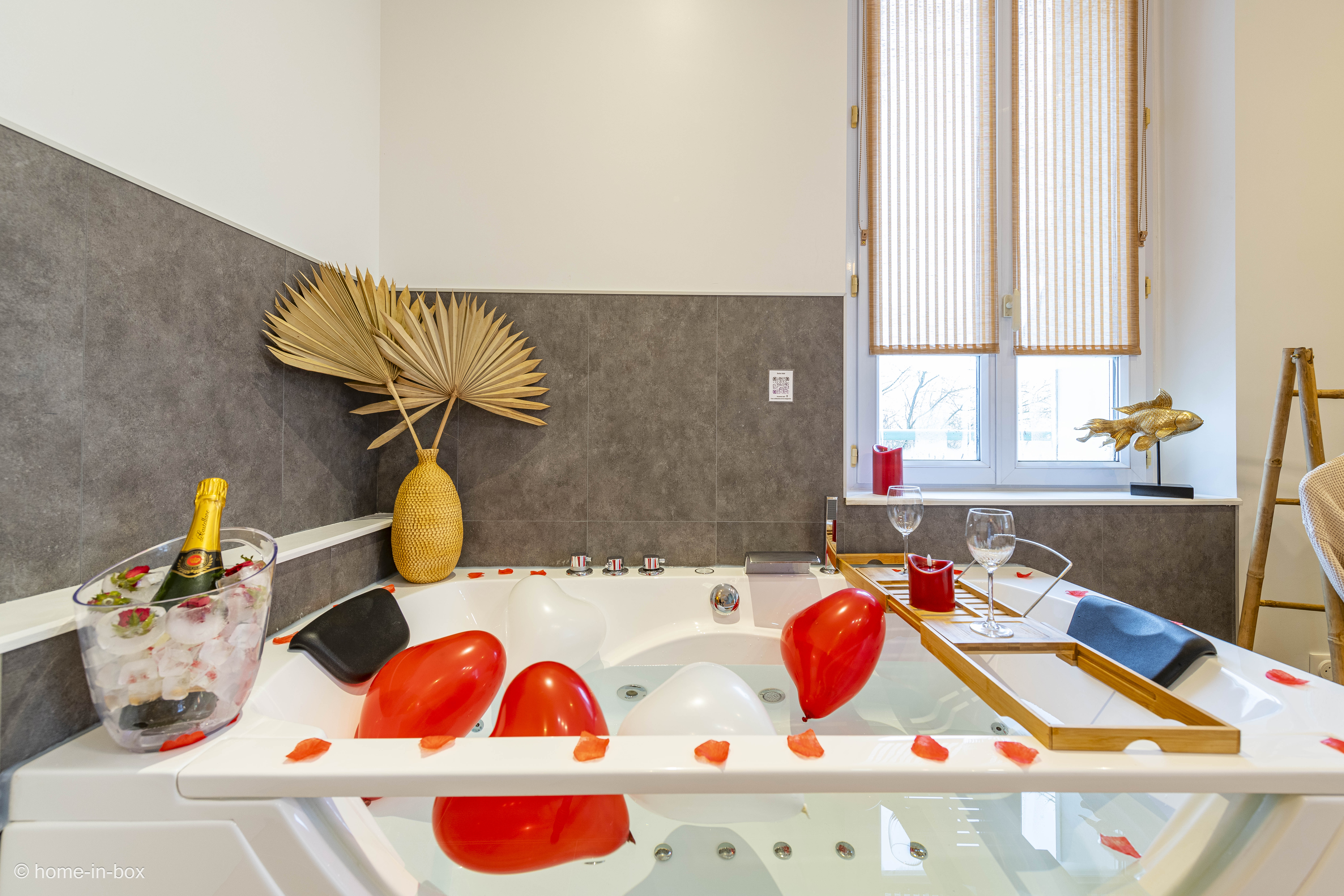 Suite Asie avec Jacuzzi — Escapade romantique à 15min de Disney à Serris — vue intérieure