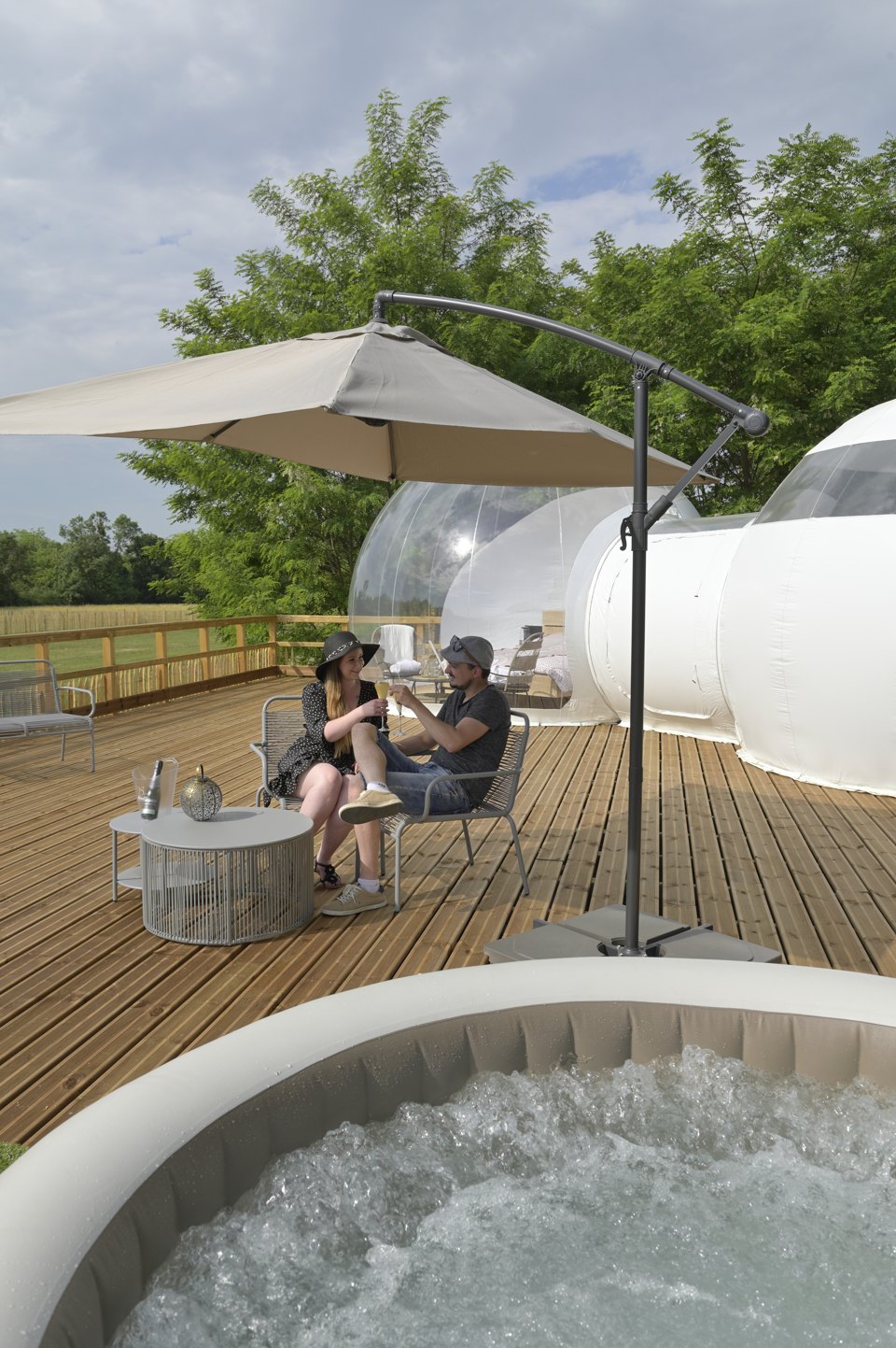 Évasion romantique dans une bulle avec spa en Rhône-Alpes à Jarcieu — environnement naturel