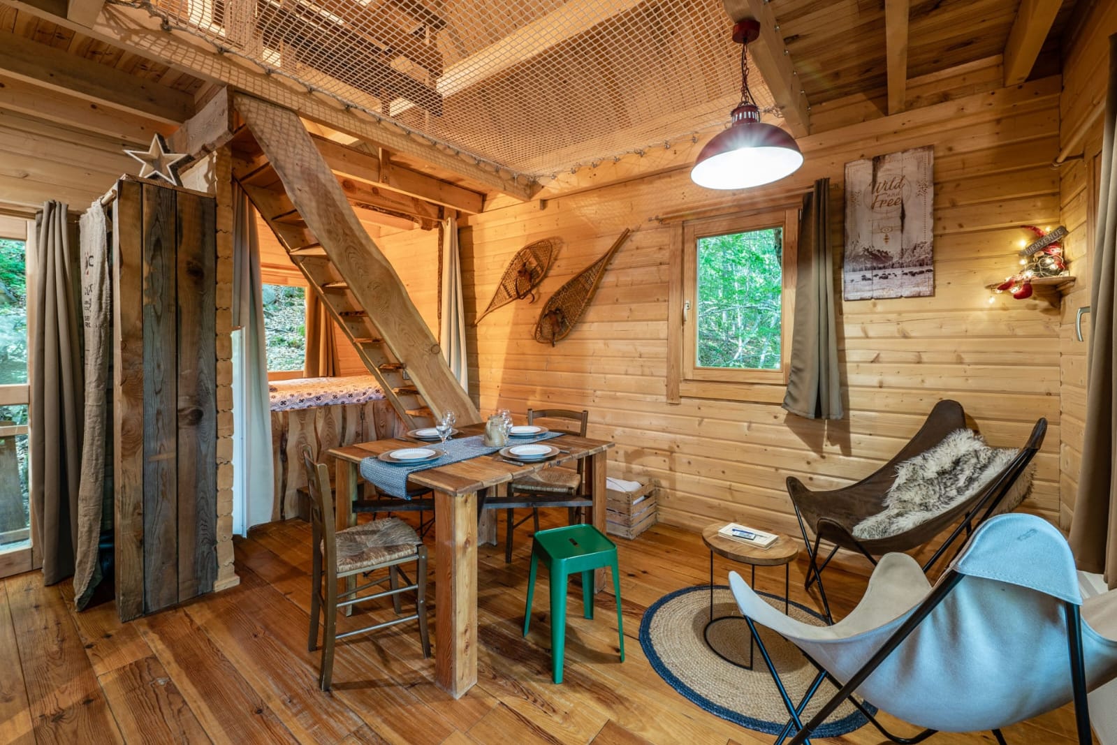 Cabane Spa des Trolls : une expérience unique en hauteur à Saint Léger Les Mélèzes — vue depuis la terrasse