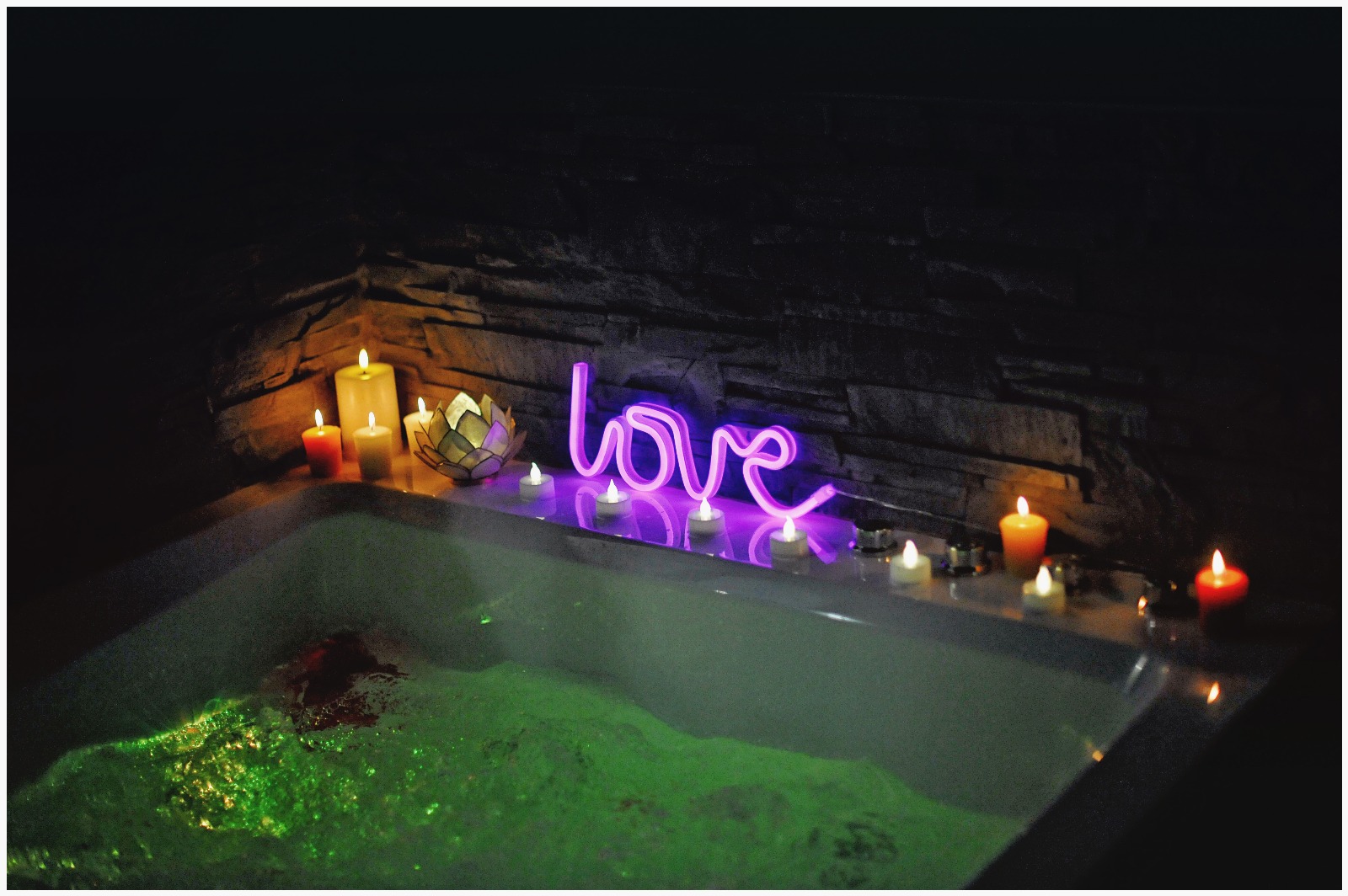 La suite 7ième ciel ÉTOILÉ — Nuit romantique avec spa à Bourgoin Jallieu à Bourgoin-Jallieu — salle de bain