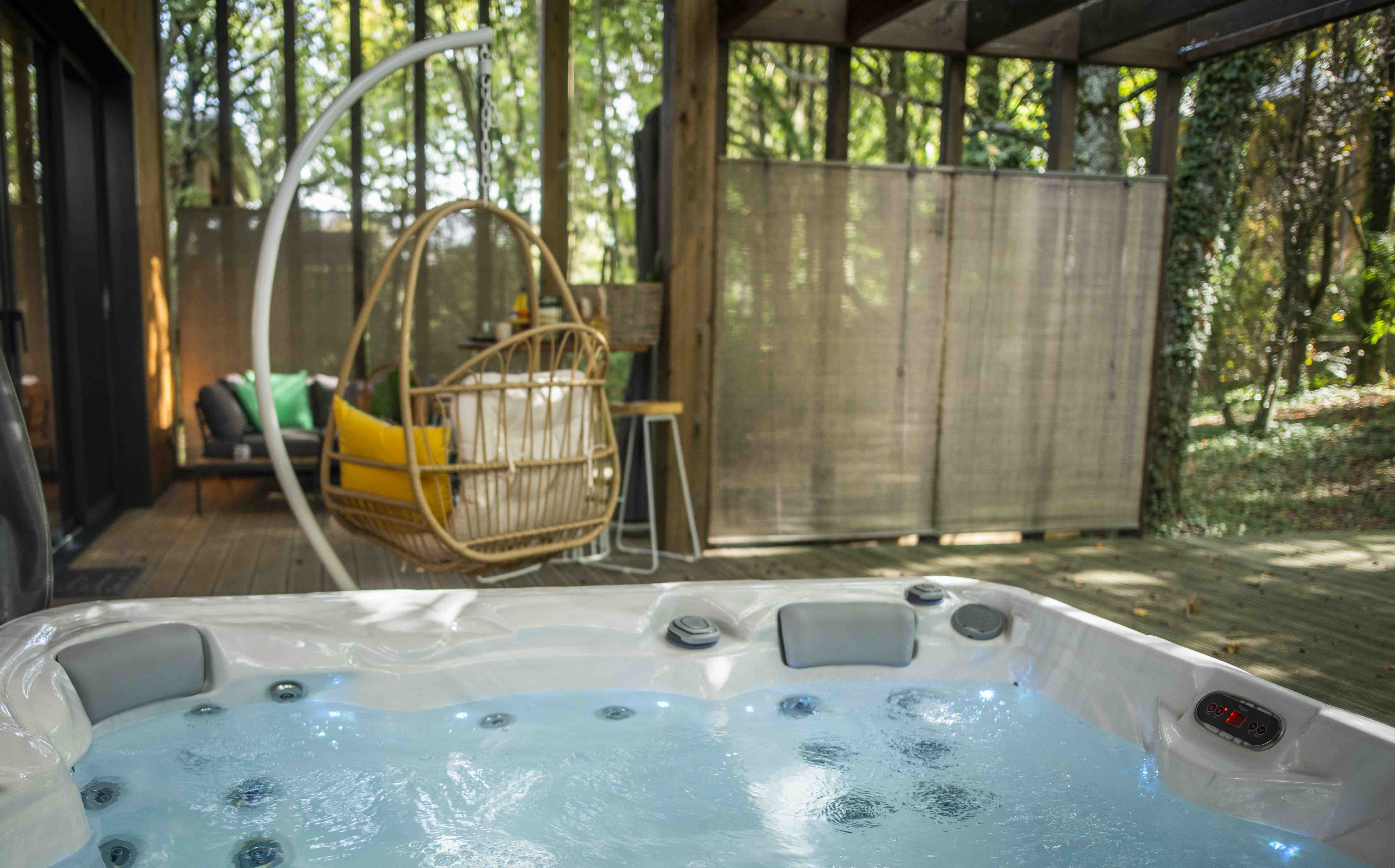 Cocoon Borneo : une cabane sur pilotis au cœur de l'Aveyron à Naucelle — cuisine