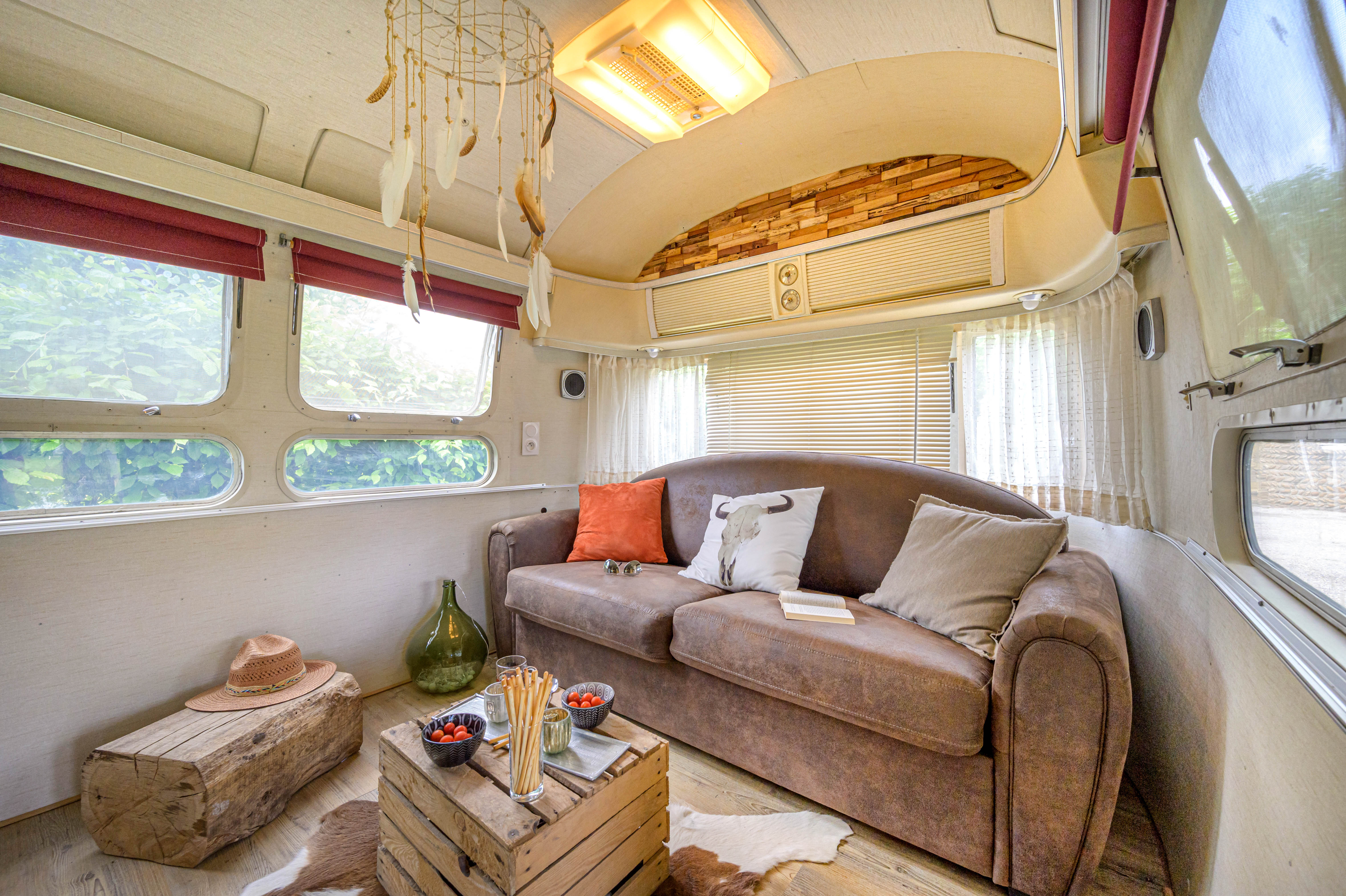 Caravane Airstream & SPA — Nuit cocooning à Hauterives (Drôme) à Hauterives — cuisine