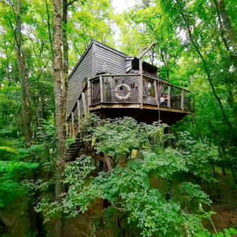 Évasion dans la Cabane du Pêcheur & Spa : un cocon suspendu à La Chapelle Aux Naux — espace de vie