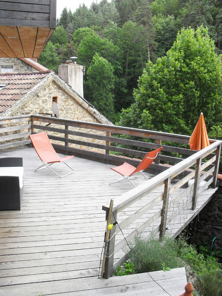Le Chalet GAIA — Cabane avec spa à La Roche aux Fées (Haute-Loire) à Lapte — vue depuis la terrasse
