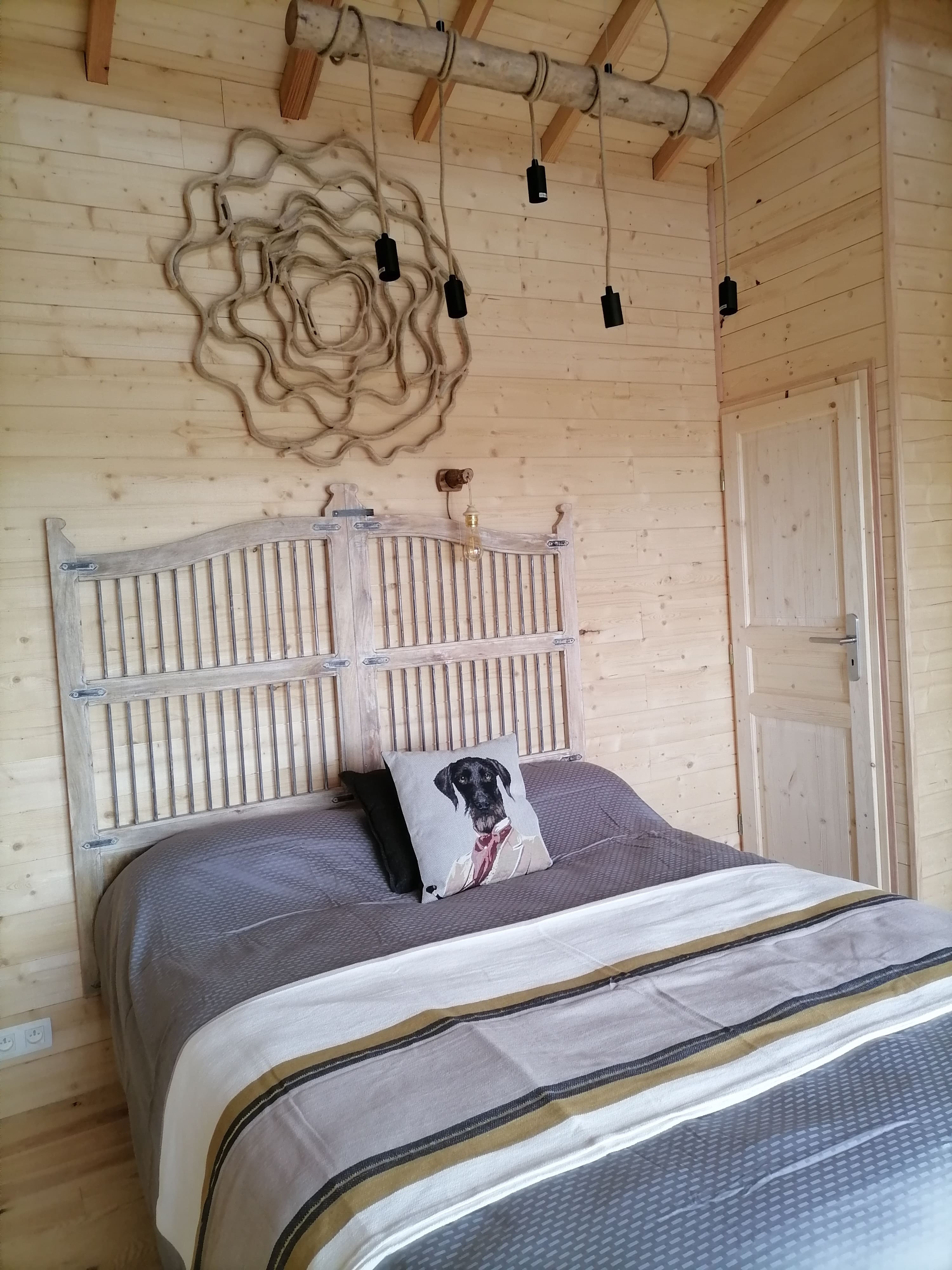 Cabane La Rastène & Spa : une évasion sur pilotis en Auvergne à Carlat — environnement naturel