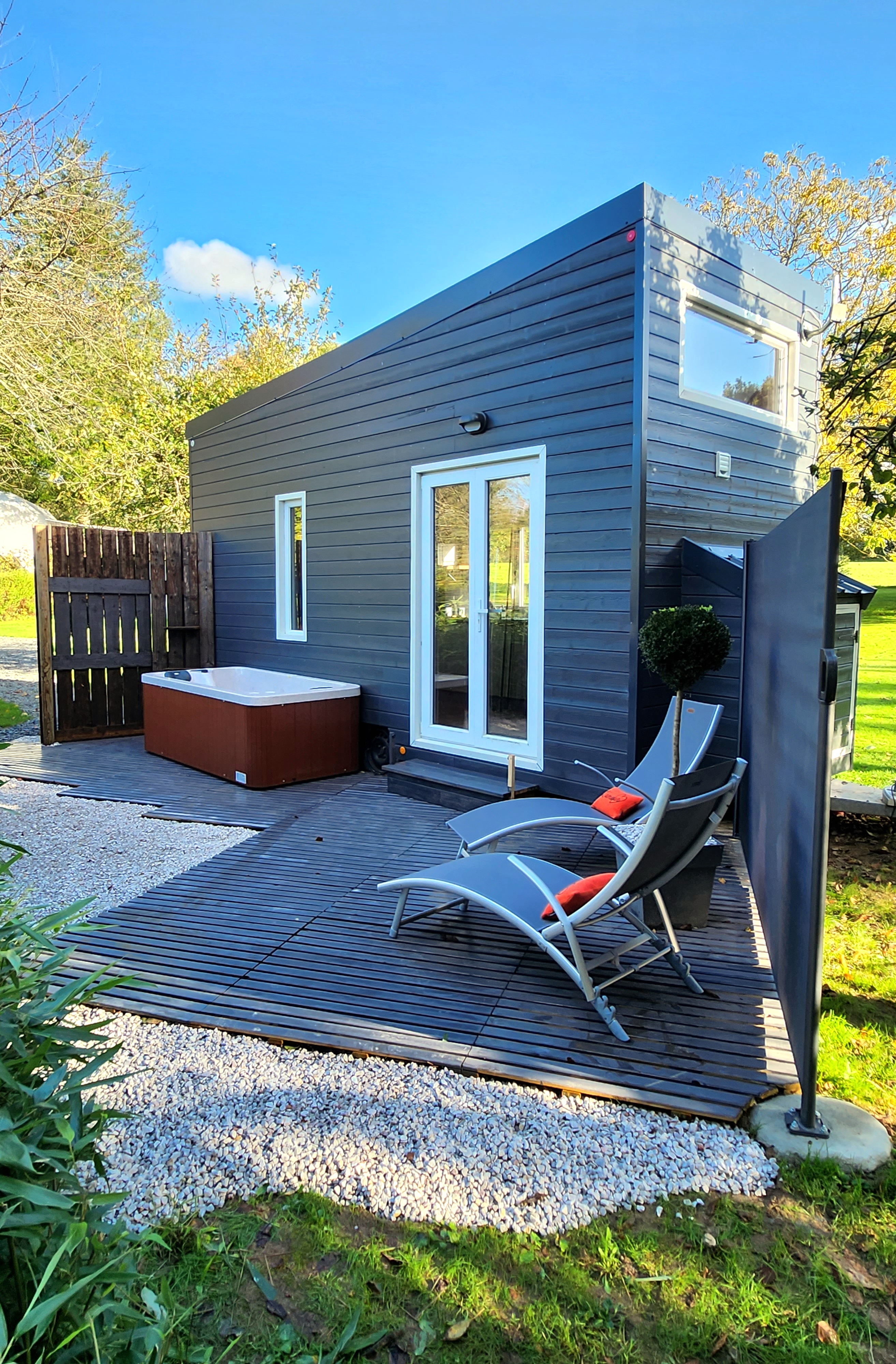 La Tiny-house & Spa — Escapade romantique en Manche à Saint-Lô — vue intérieure