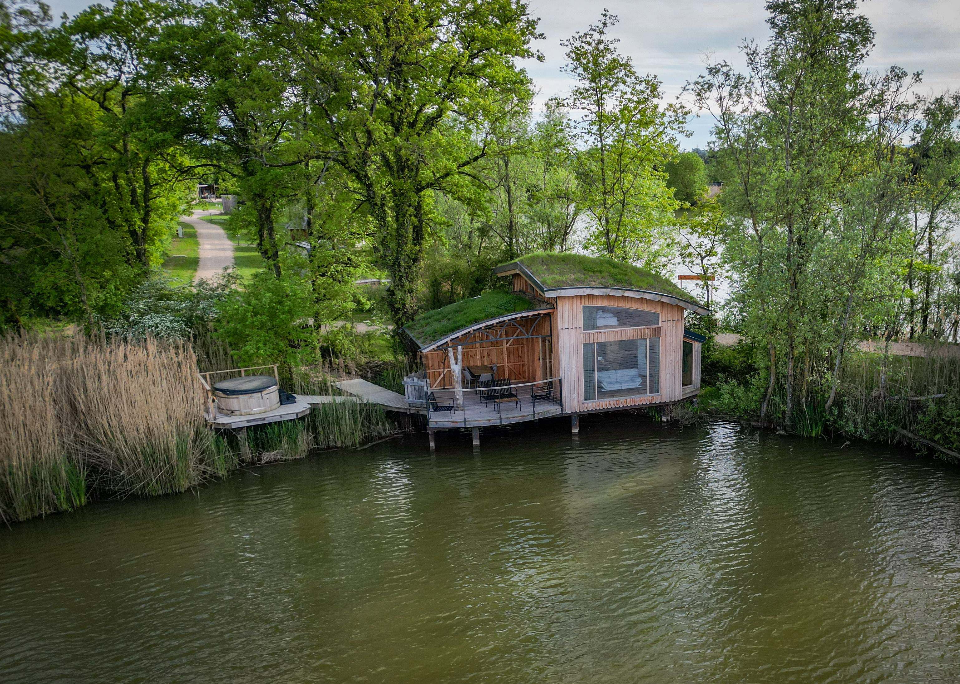 Cabane Spa Végétale — Séjour relaxant avec spa à Ain