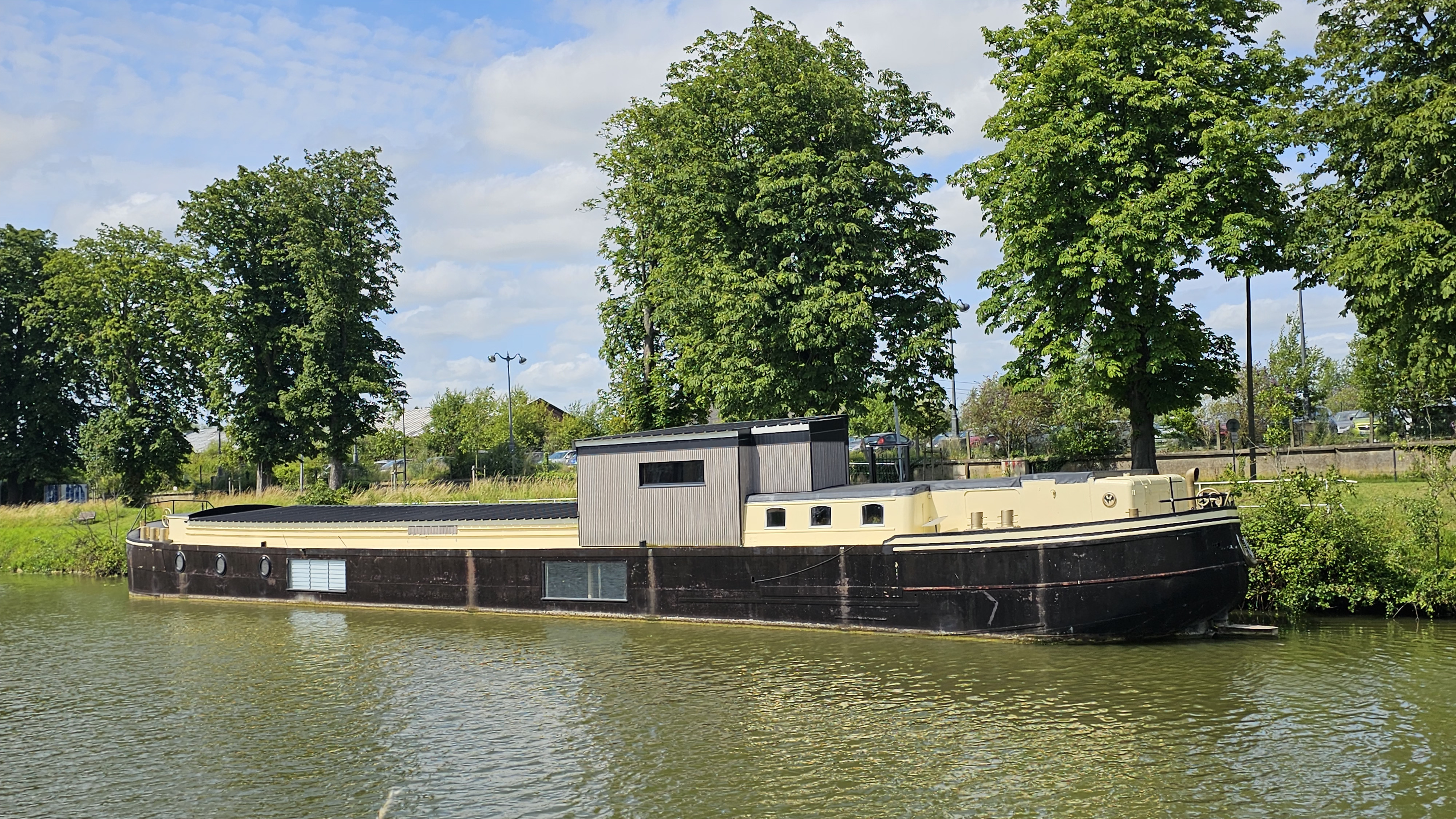 La Péniche Mathurin — Séjour relaxant avec spa à Pas-de-Calais à Béthune — vue intérieure