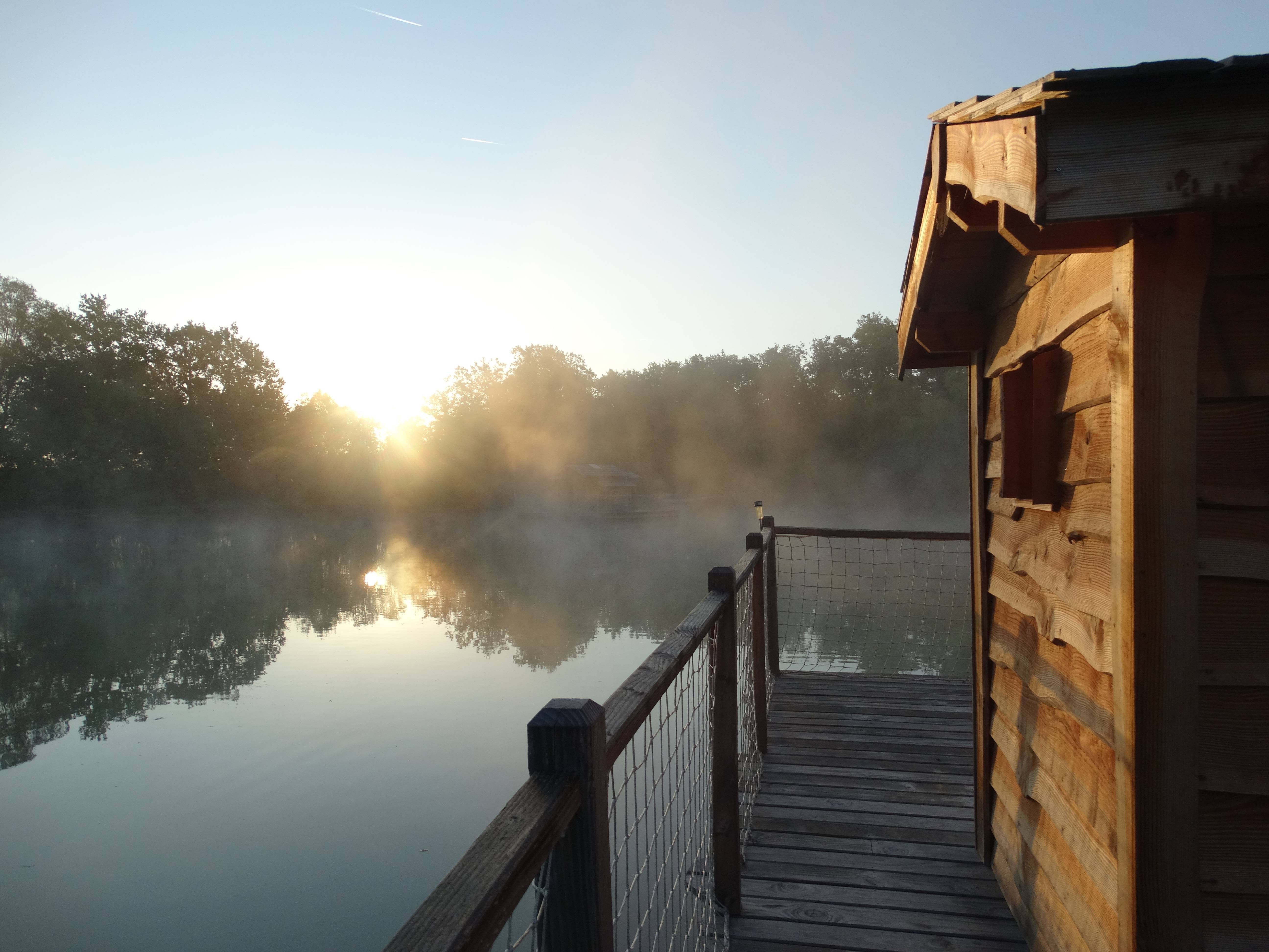 Cabane de la Plage : une évasion aquatique en Aquitaine à Douzains — vue intérieure