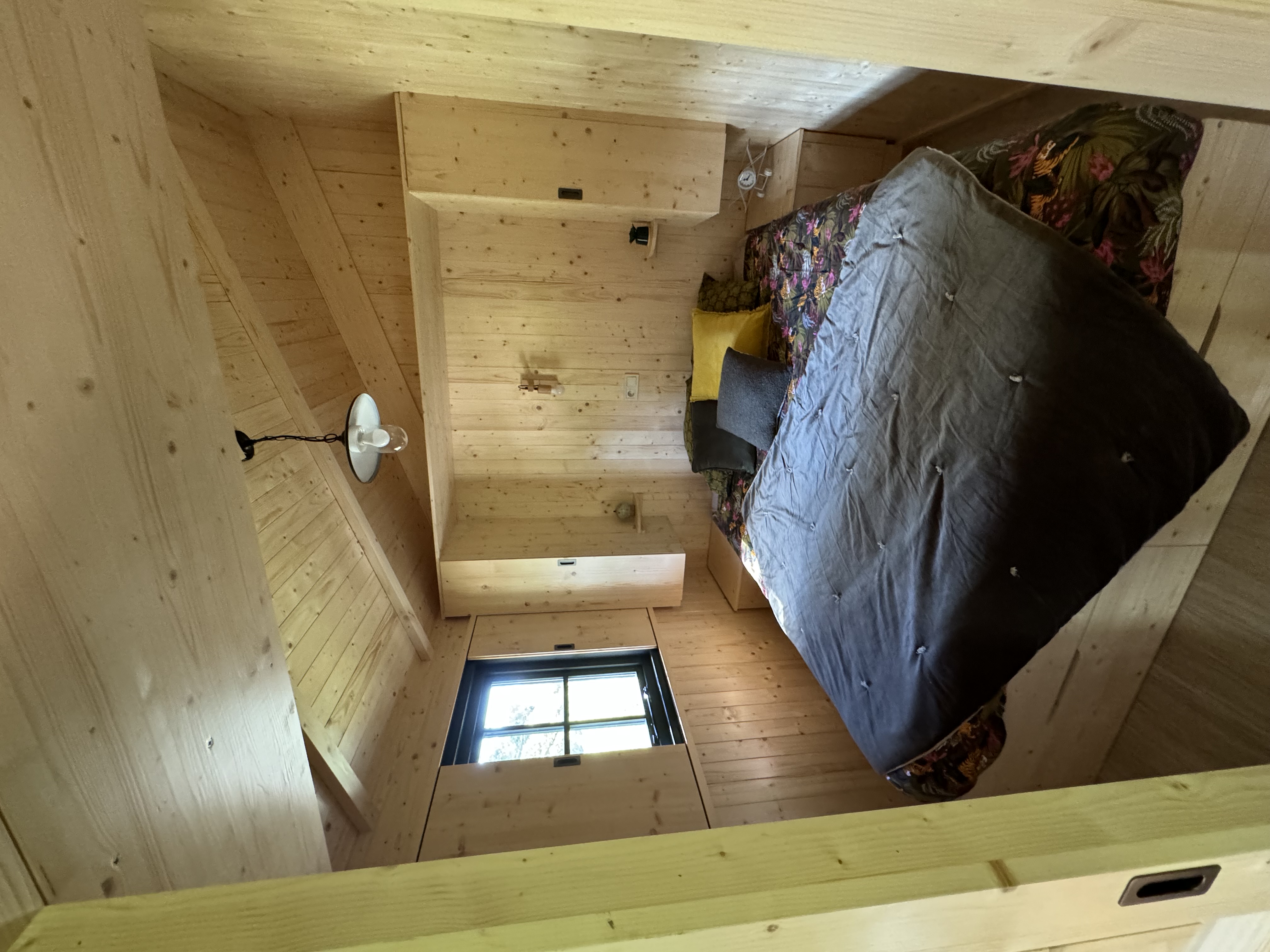 Chalet Petit-Prince : une cabane sur pilotis au cœur des Alpes à La Motte-Chalancon — espace de vie