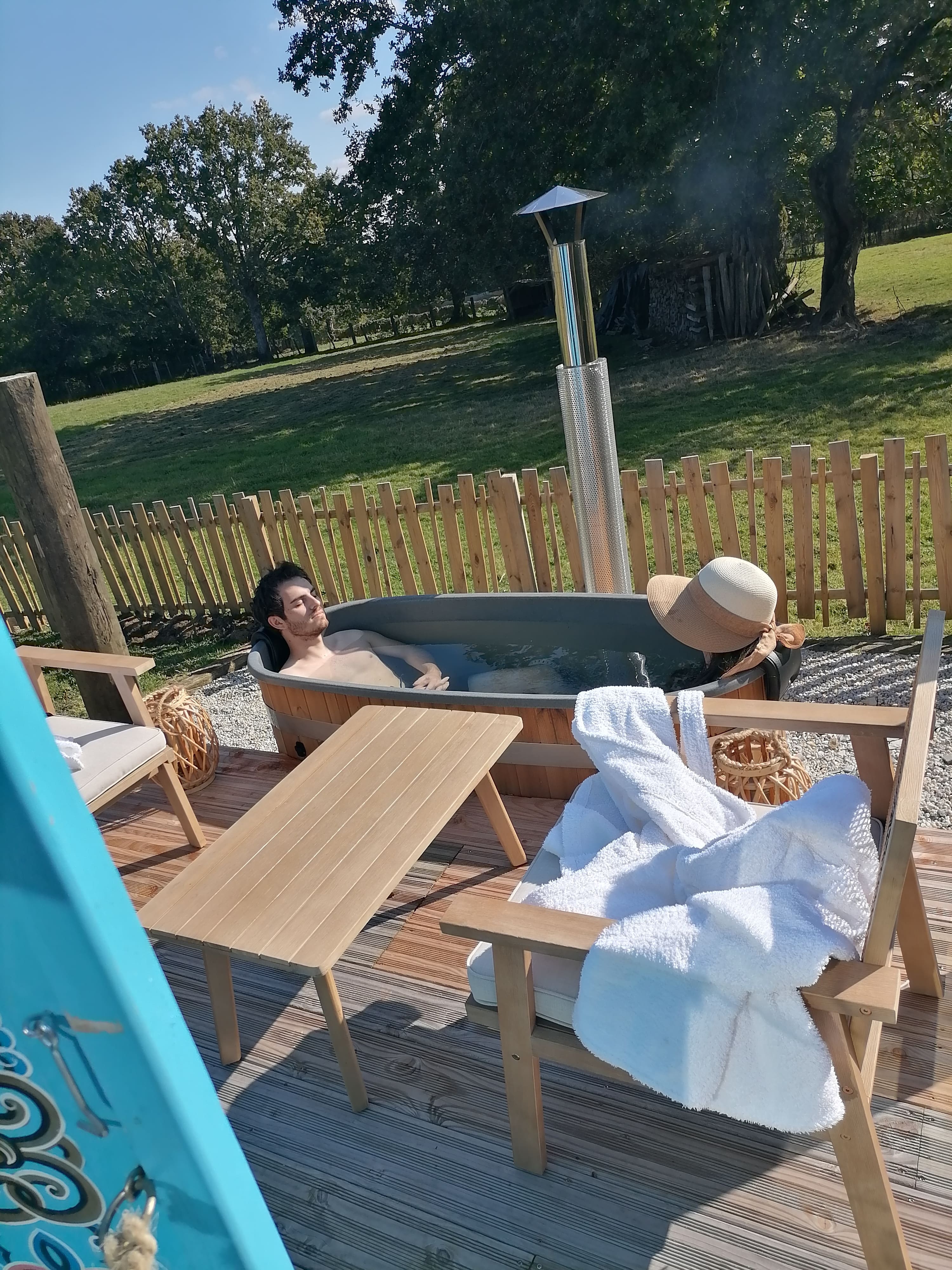 Votre évasion dans une yourte cocooning avec bain nordique à Champfremont — vue depuis la terrasse