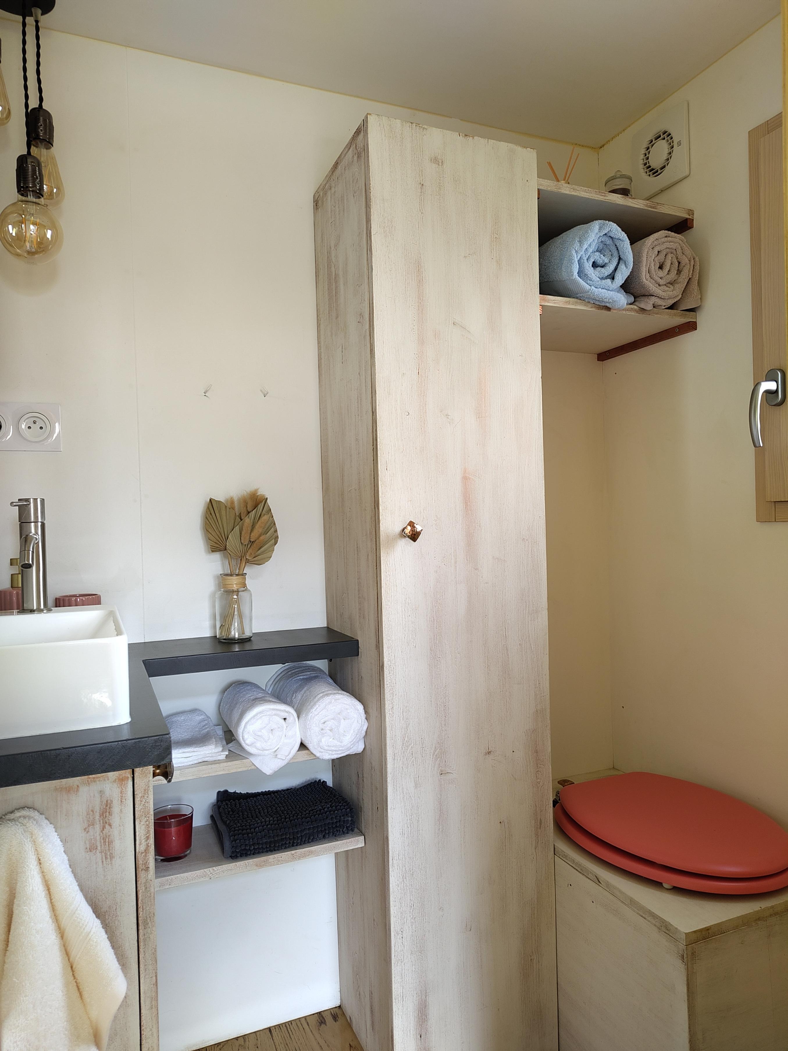 Évasion dans une mini maison autonome en Bourgogne à Aignay Le Duc — chambre