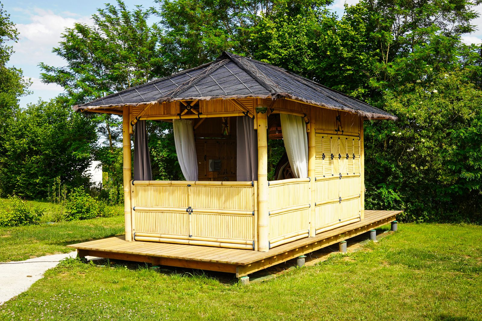 Le dodôme sous son gazebo & Spa — Dôme avec spa privatif à Yonne à L'Yonne — salle de bain