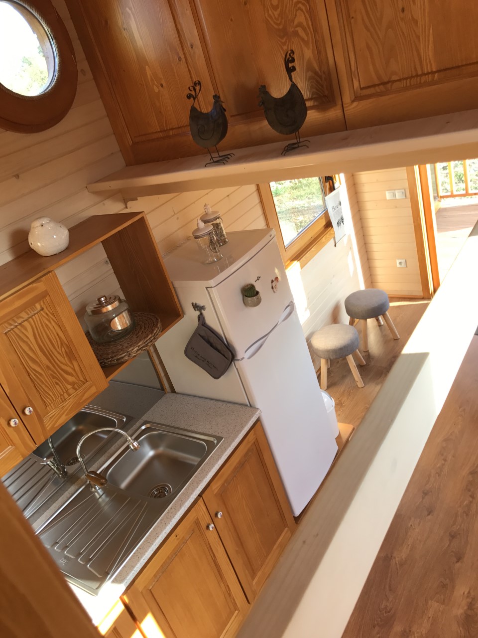 Évasion dans une tiny house avec spa en Midi-Pyrénées à Faycelles — cuisine