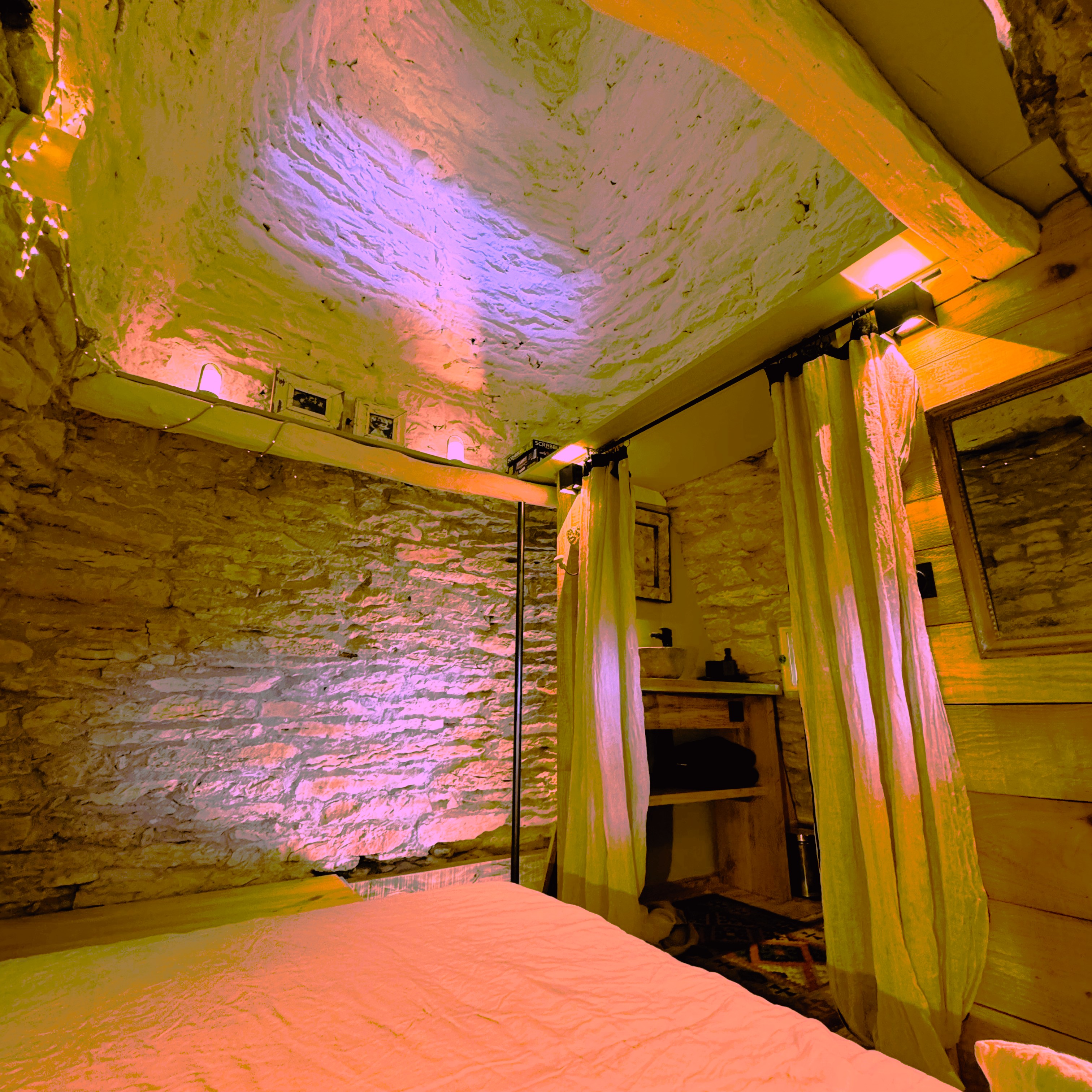 Le Refuge des Etoiles — Maison insolite avec spa privatif à Lot à Cajarc — cuisine