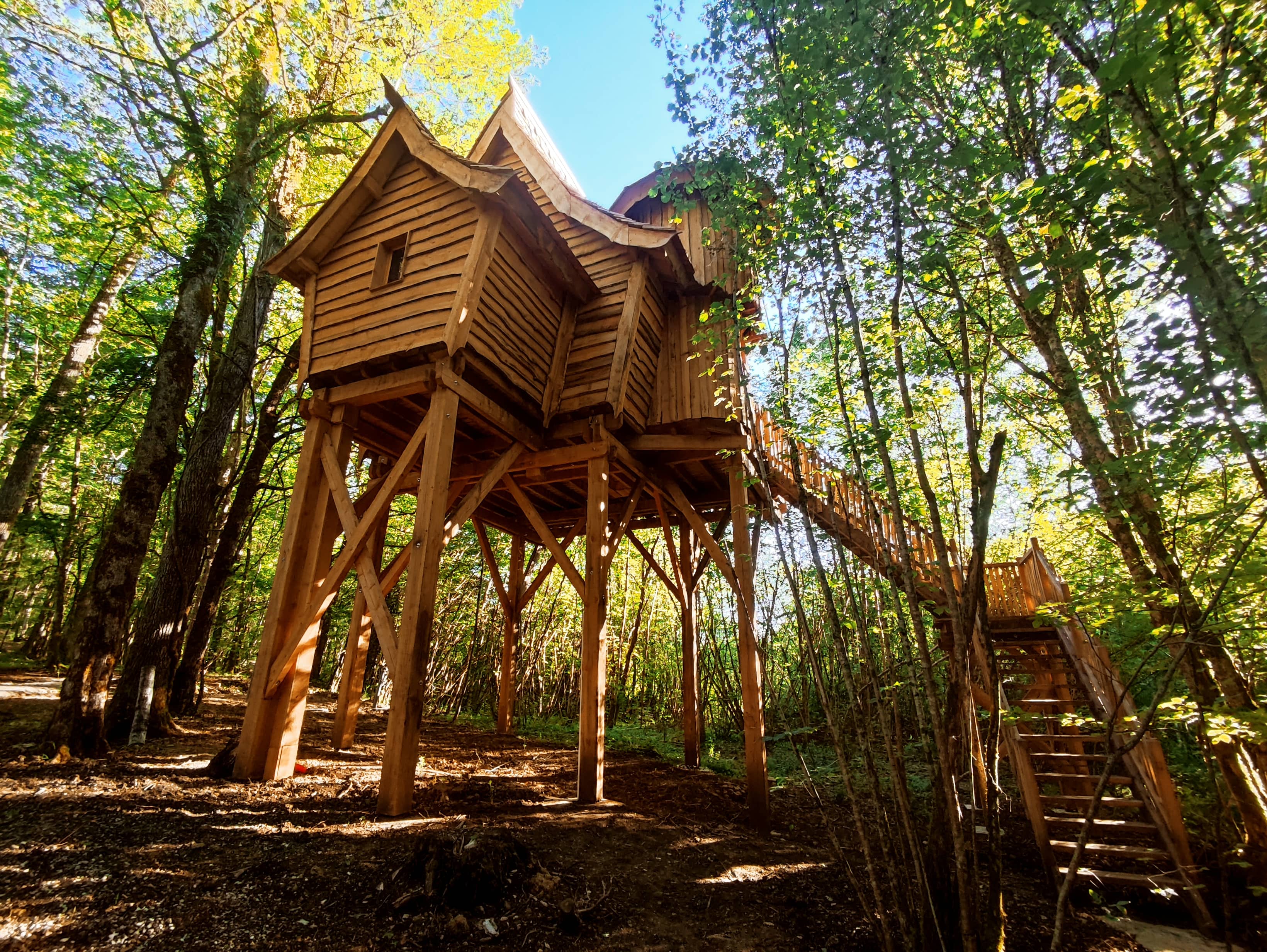 Cabane féérique Spa — Nuit magique à 7m dans le Château de la Combe Rossignol à La Combe Rossignol — environnement naturel