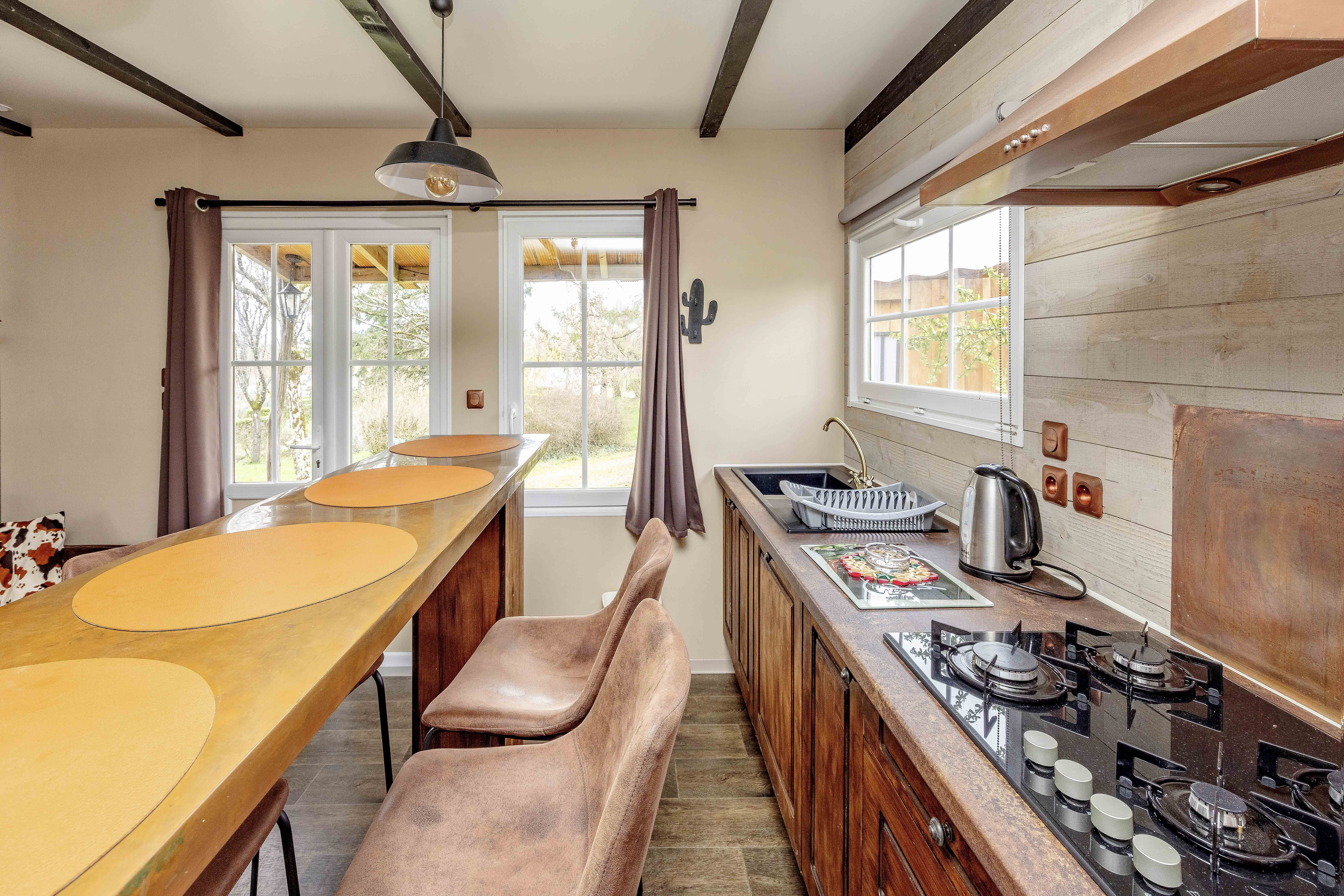 Mobil-home Saloon & SPA privatif — Cabane avec spa à Les Auzerals, Tarn à Rabastens — détail architectural