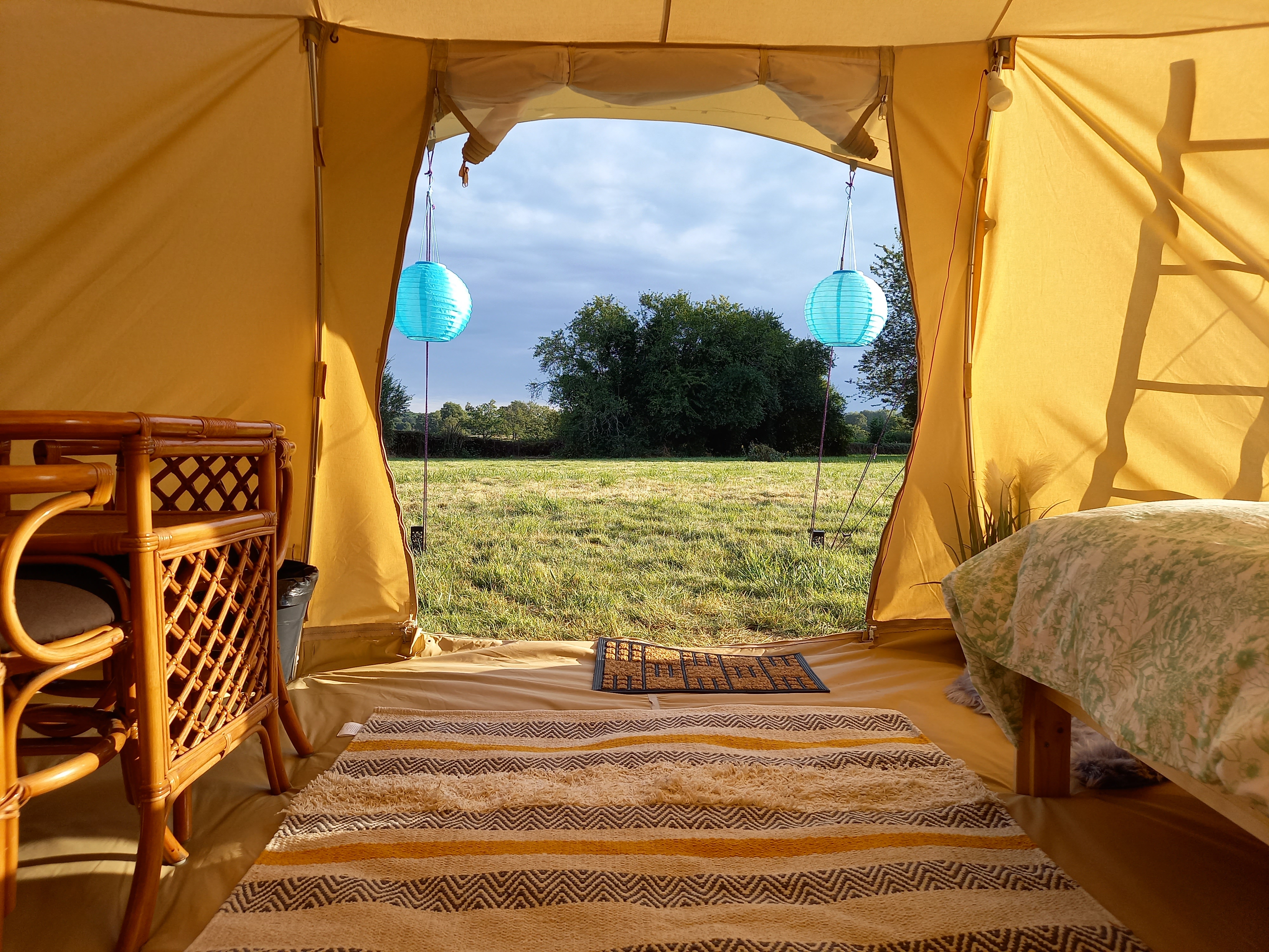 Tente Tiki — Séjour romantique avec spa à Allier à Vichy — vue intérieure
