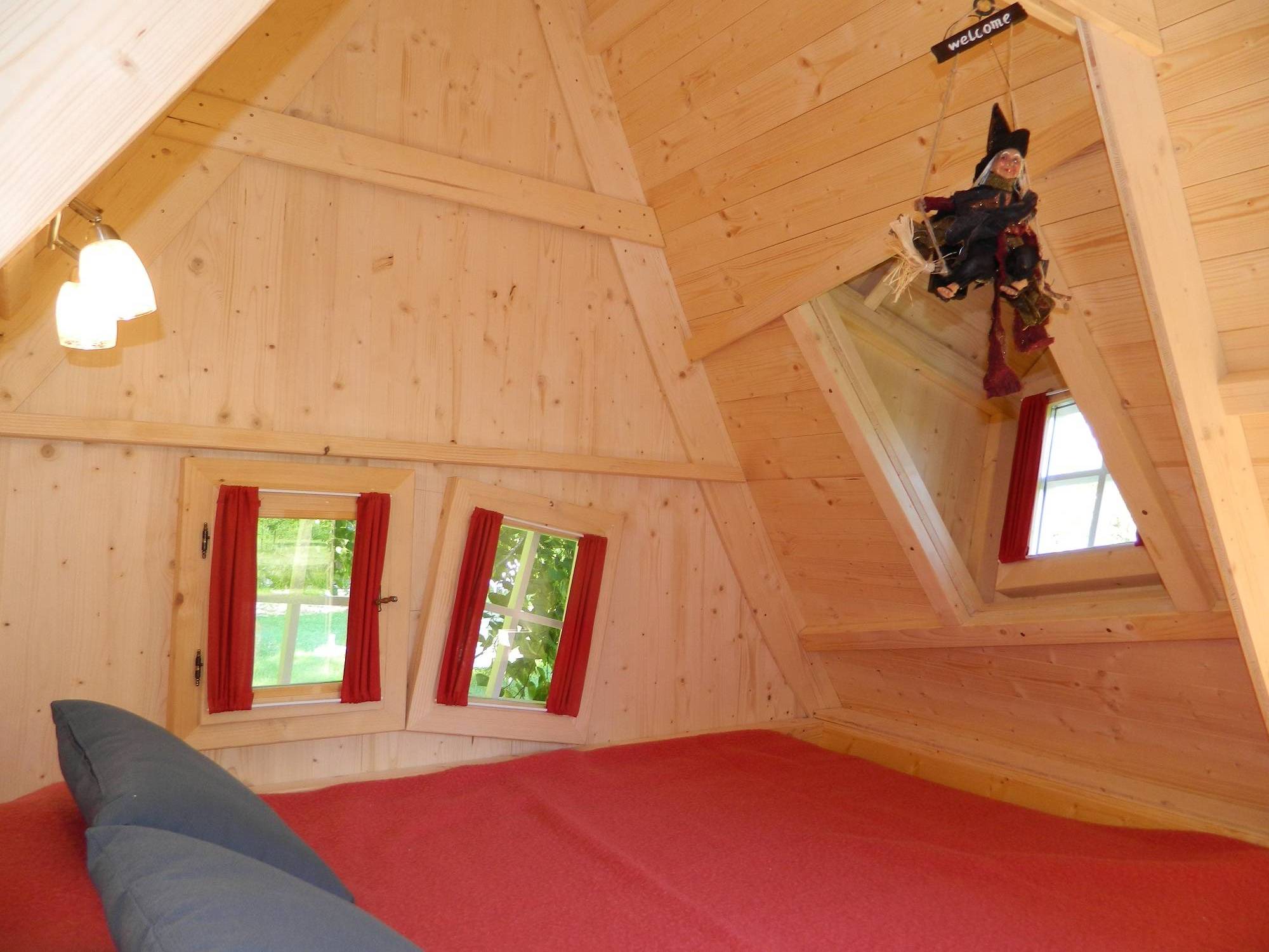 Cabane de sorcière : une échappée enchantée en Dordogne à Saint Vincent De Cosse — vue depuis la terrasse