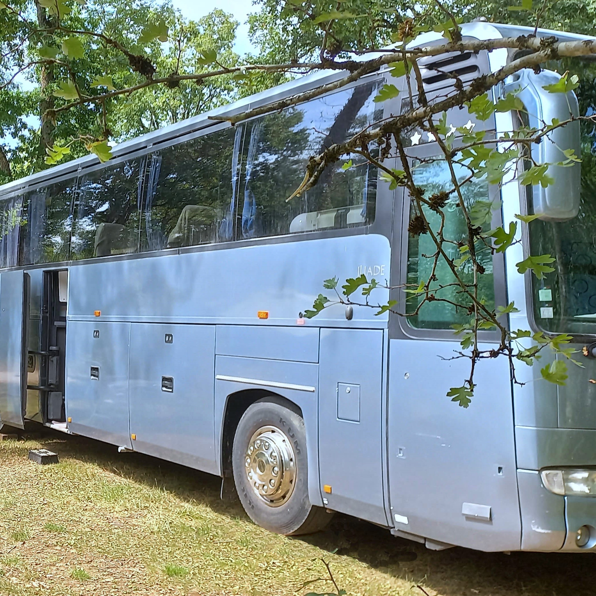 BUS Iliade — Nuit originale avec spa à Haute-Marne à Saint-Dizier — chambre