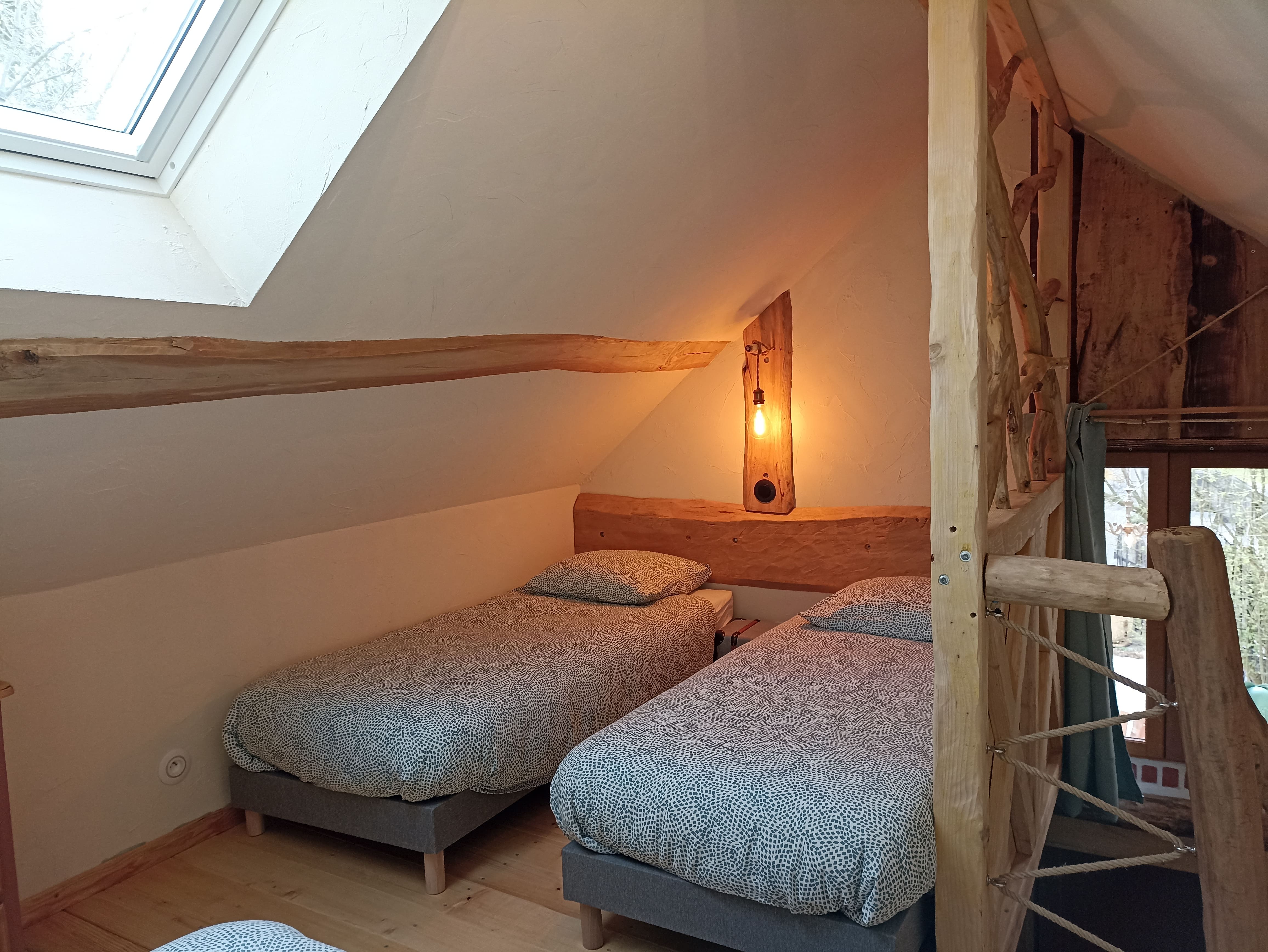 La Cabiotte & Spa : une maisonnette au cœur de la nature jurassienne à Le Louverot — salle de bain