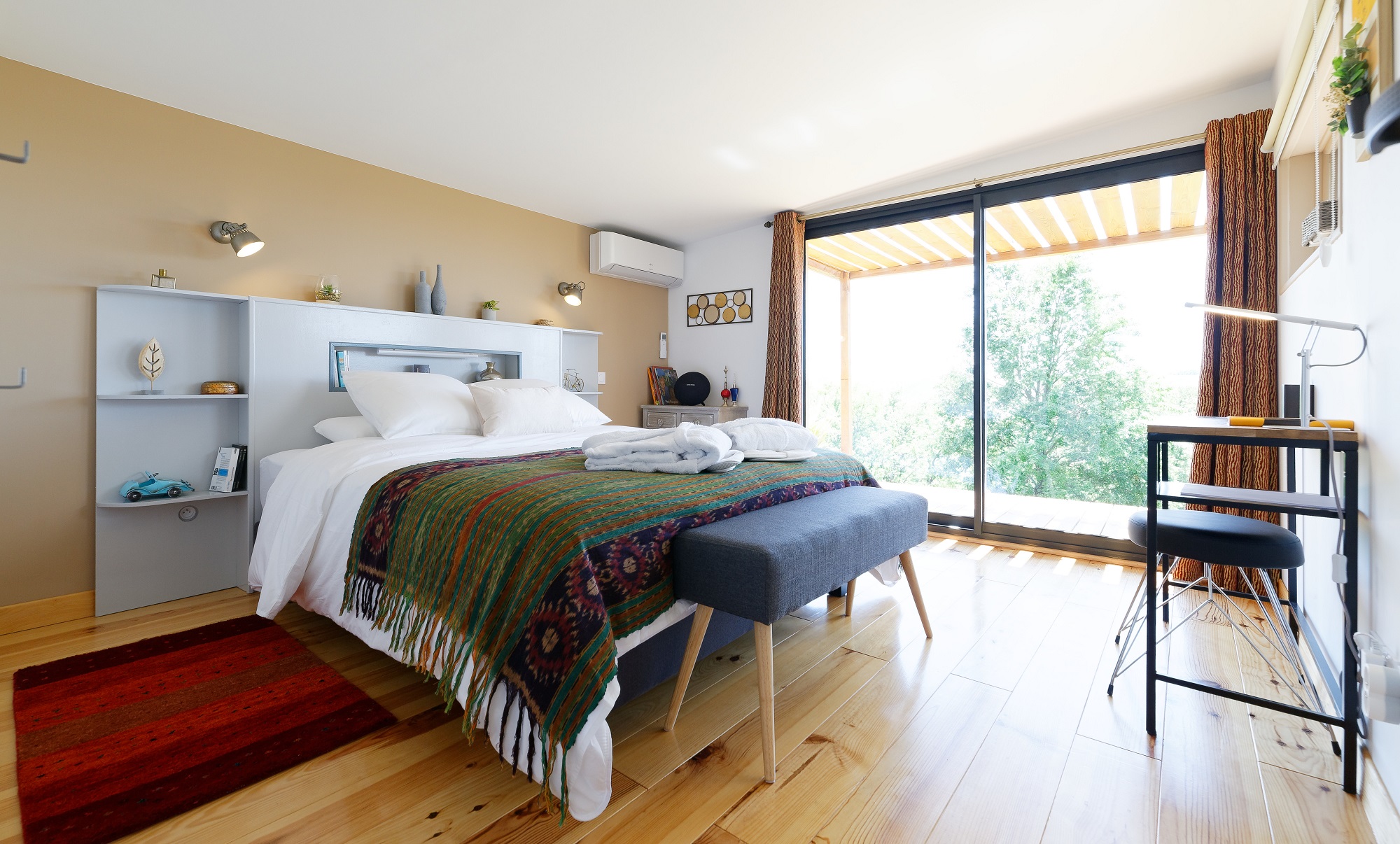 Chalet SAGA SPA Jacuzzi : une évasion romantique en pleine nature à Savignac Mona — salle de bain