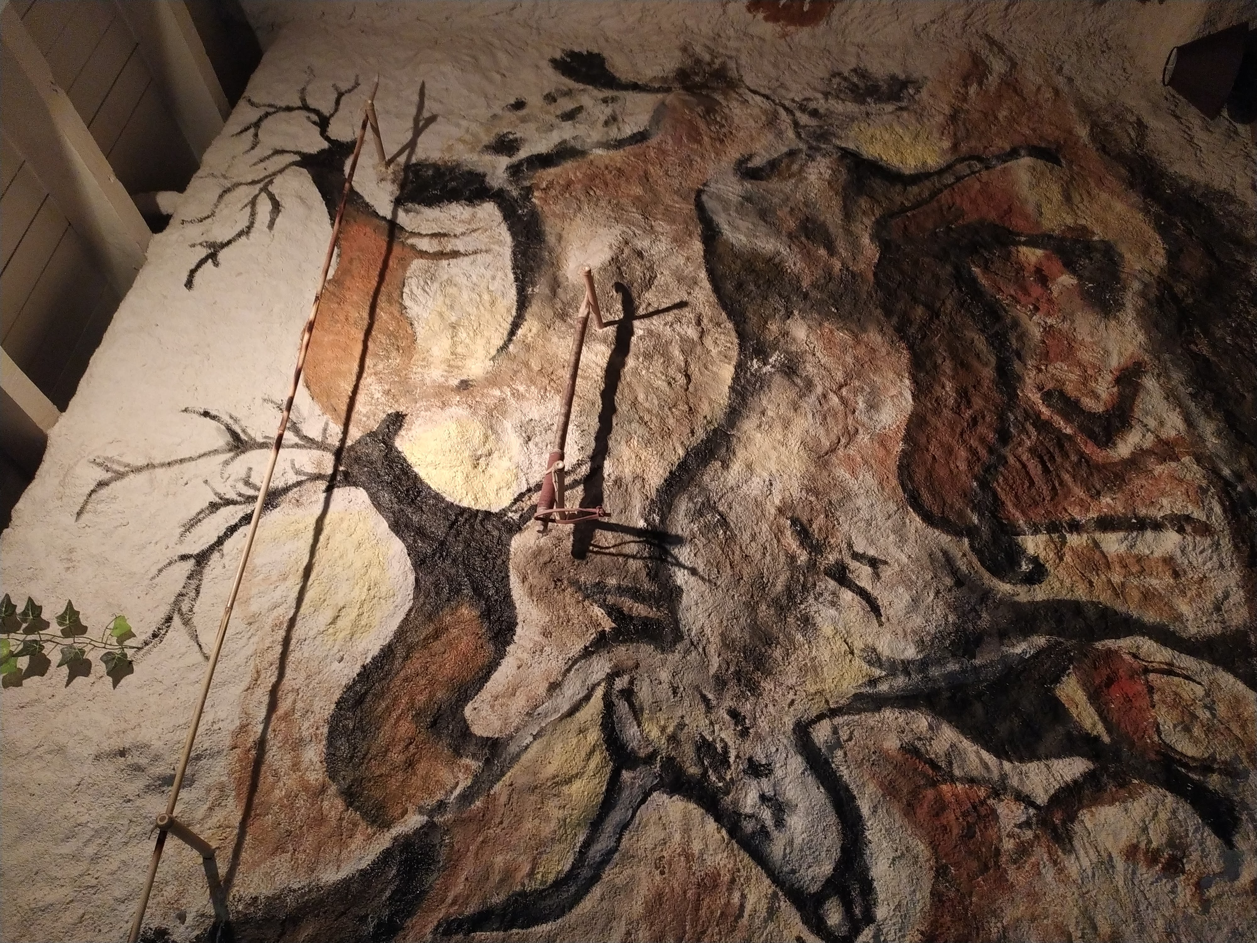 Australopitecus — Chambre à thème avec jacuzzi à Saint-Geniès (Dordogne) à Saint-Geniès — espace de vie