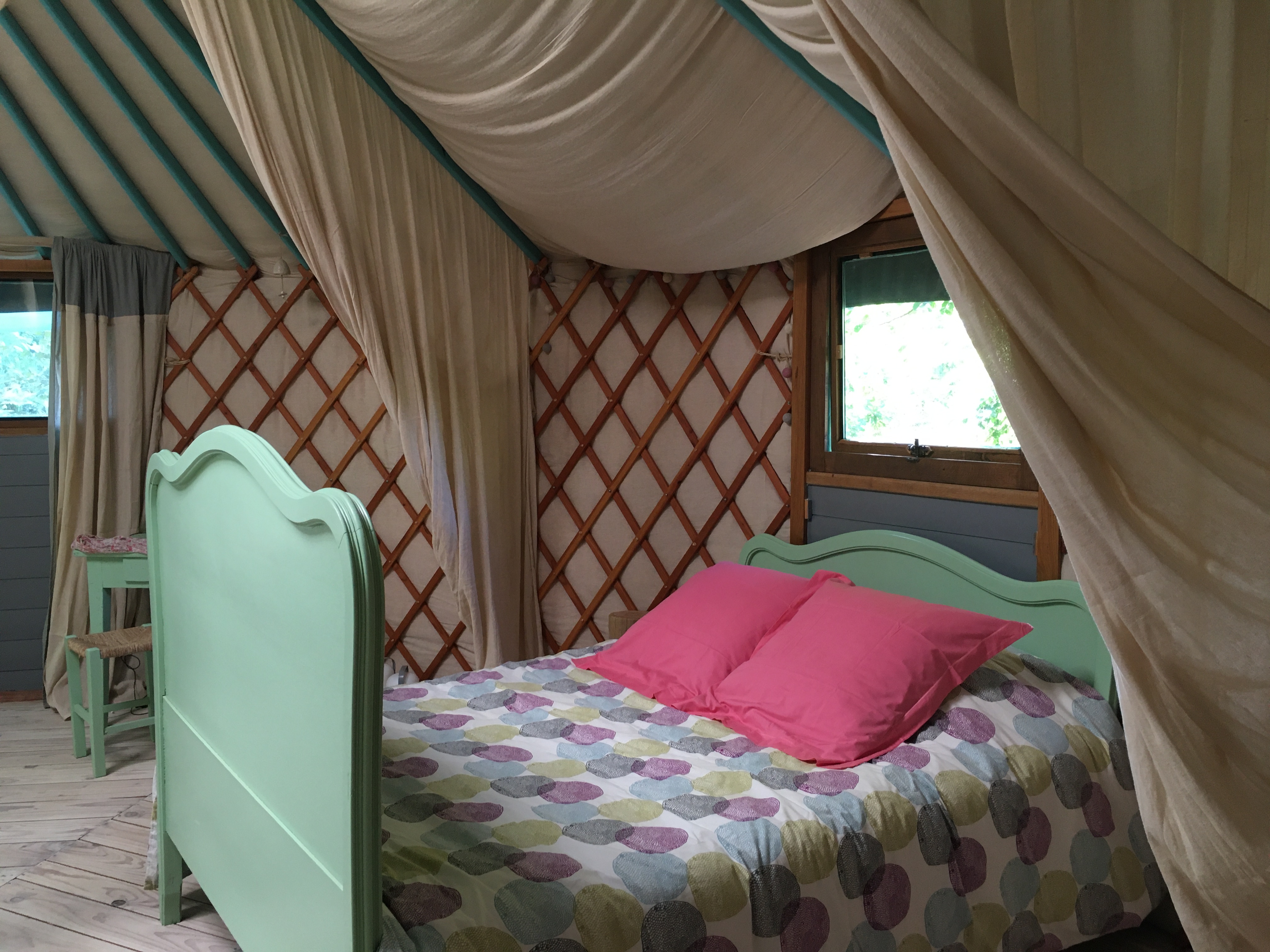 Yourte Enchantée — Séjour au cœur de la nature en Corrèze à Argentat-Sur-Dordogne — chambre