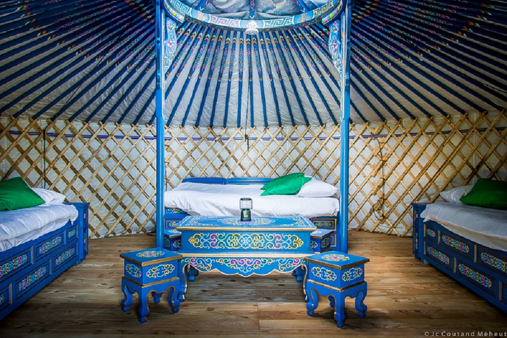 Évasion dans une yourte SPA Takhia au cœur de la nature à Descartes — espace de vie