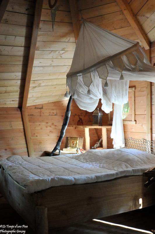 Cabane du Pêcheur : une expérience suspendue dans les arbres à Magné — chambre