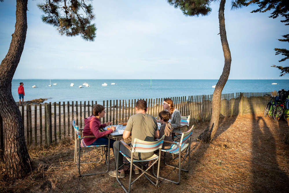 Tente toile & Bord de Mer — Séjour relaxant à Noirmoutier en Vendée à Saint-Genis-Les-Ollières — espace de vie