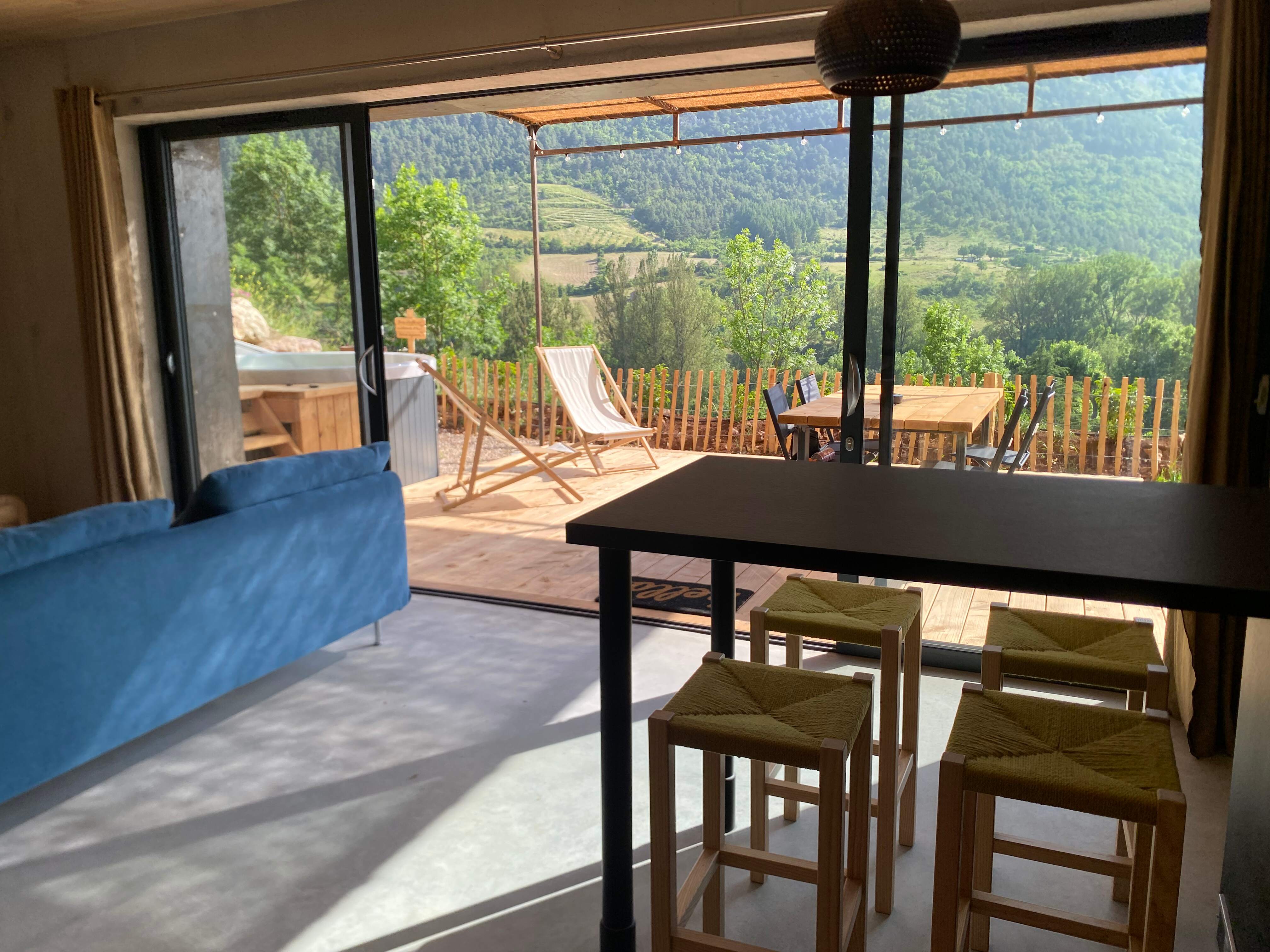 L'échappée des causses — Maison troglodyte avec spa à Mostuéjouls (Aveyron) à Mostuéjouls — cuisine