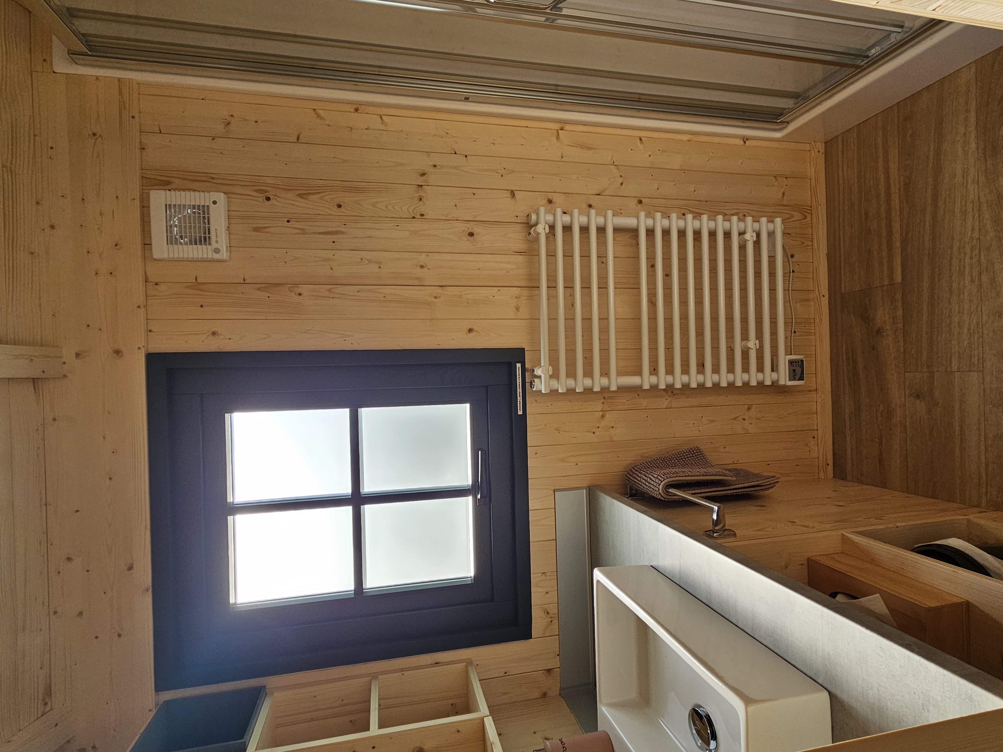 Lodge sur pilotis au cœur de la nature à Saint Andre Allas — détail architectural