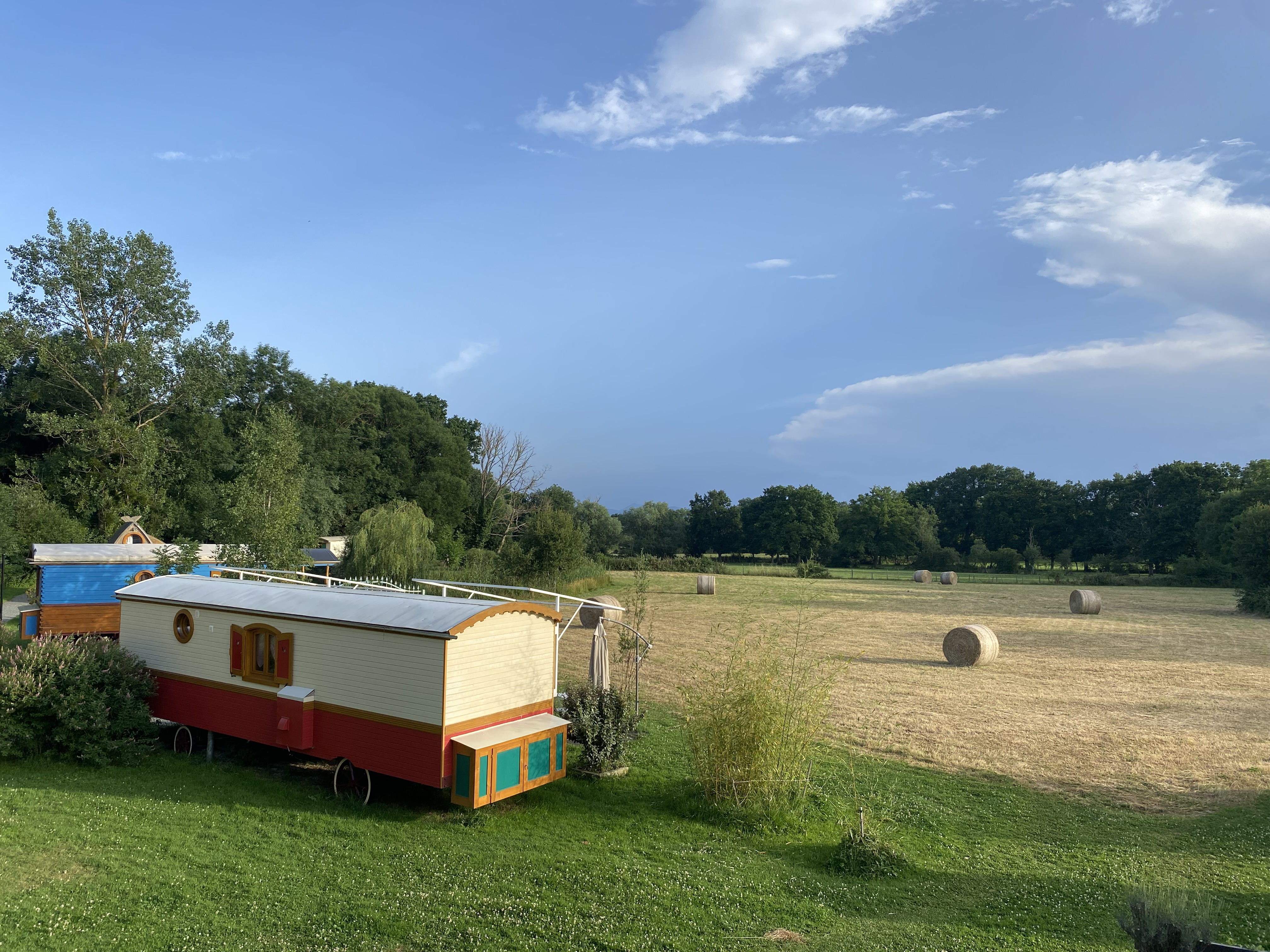 Roulotte Flamenca — Séjour avec spa à Saint-Nectaire dans le Puy-de-Dôme à Saint-Nectaire — vue intérieure